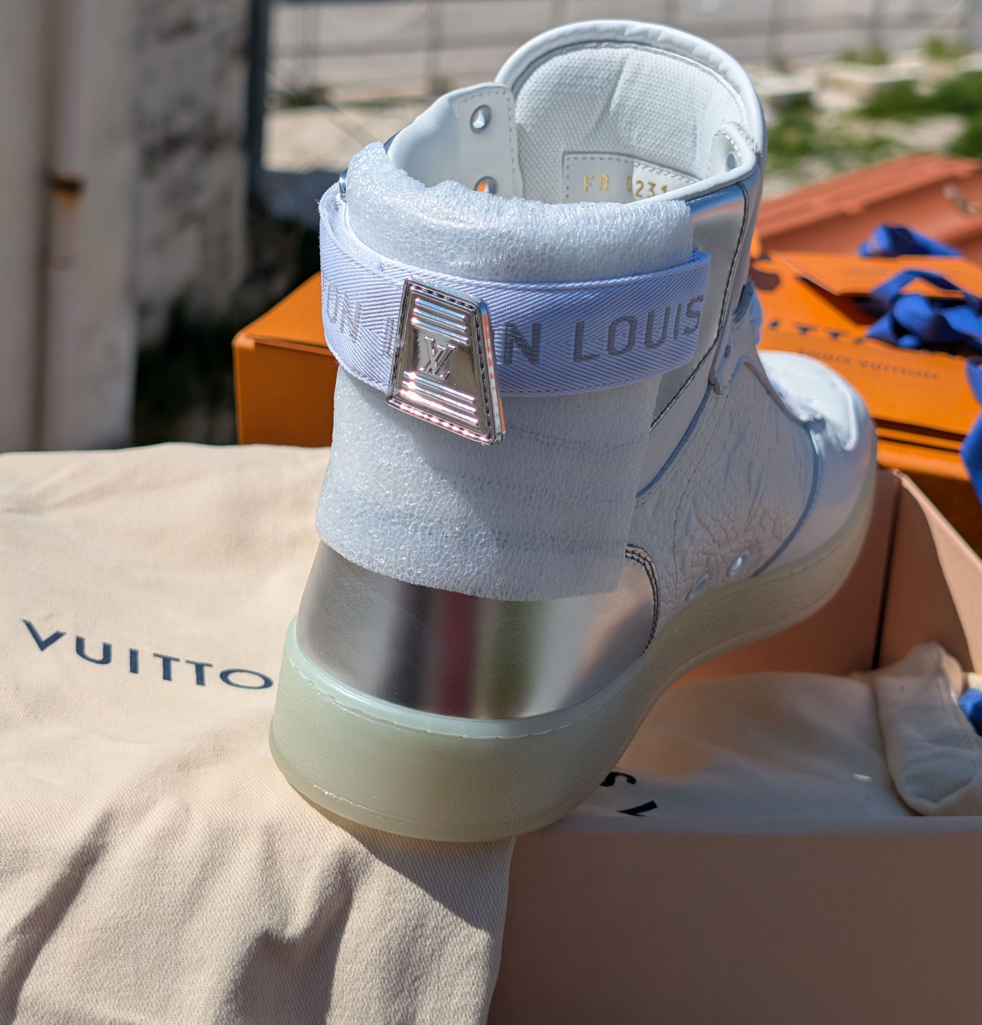 Louis Vuitton Louis Vuitton Rivoli High Sneaker Taurillon Leather 2021BNIB Size US 9 / EU 42 - 6 Thumbnail