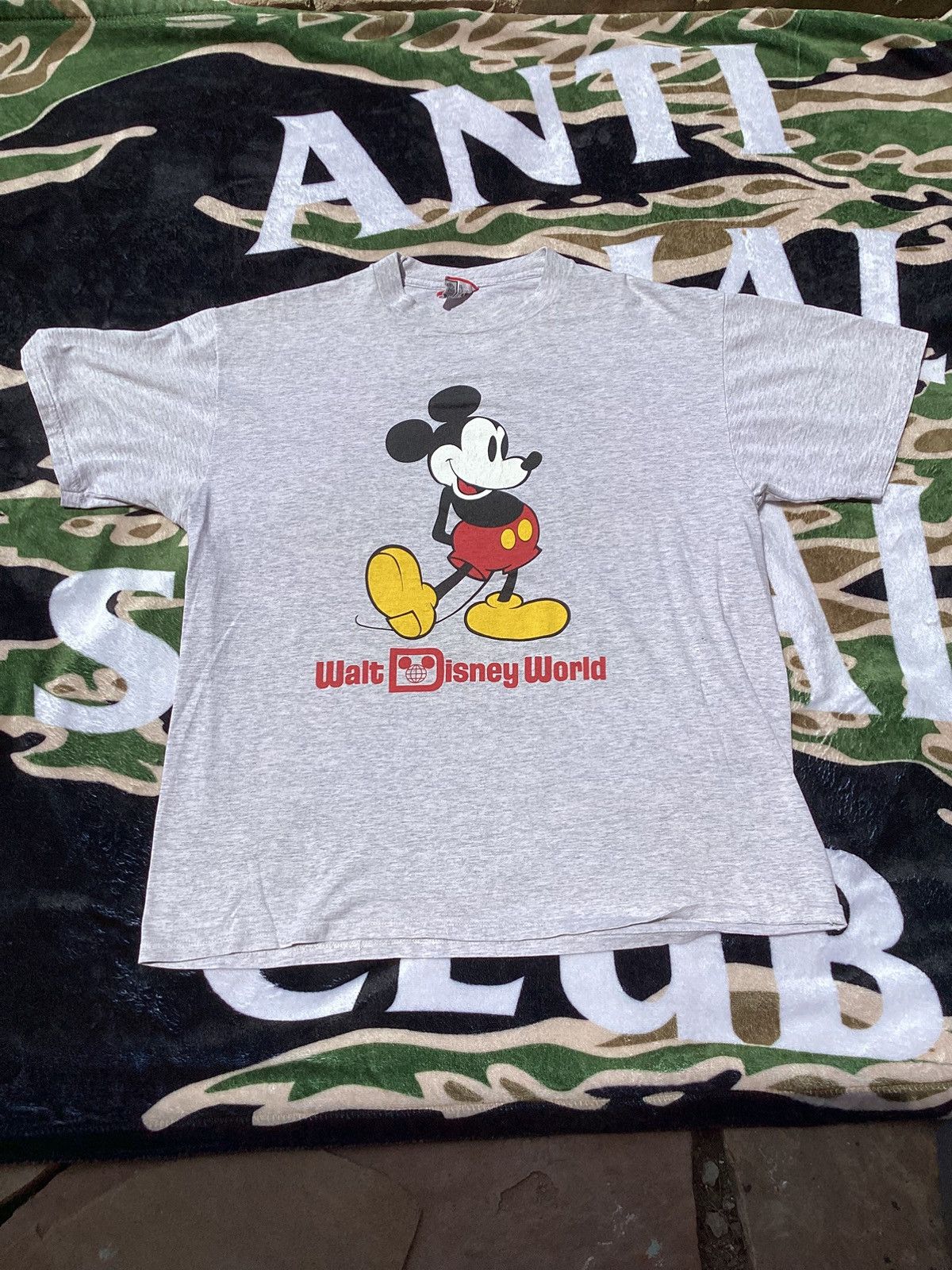 Disney × Vintage Vtg 1990s Walt Disney World, Mickey Mouse USA made T-shirt Size US XL / EU 56 / 4 - 1 Thumbnail