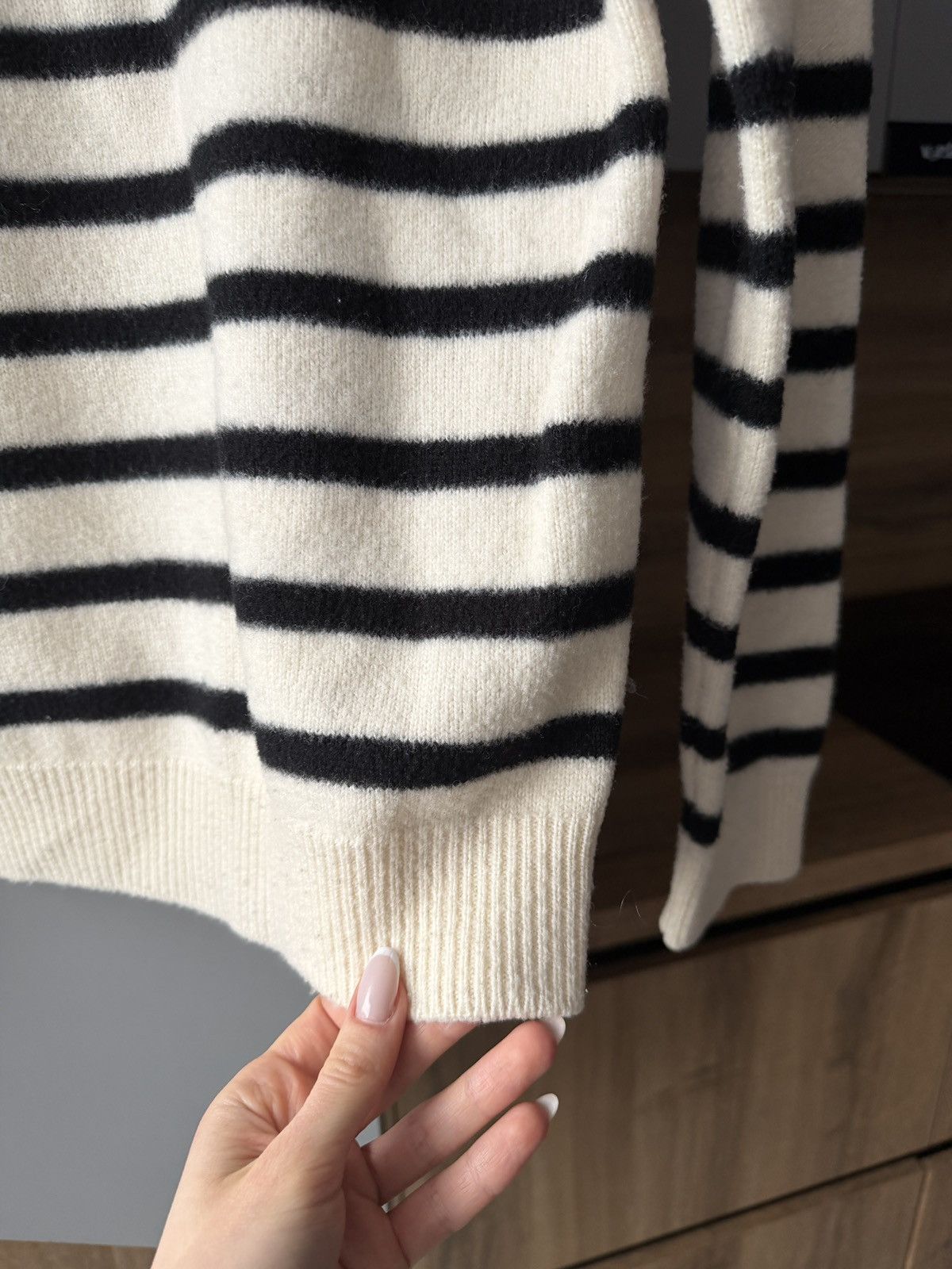 Saint Laurent Paris Saint Laurent Paris White & Black Wool Striped Sweater Size XS / US 0-2 / IT 36-38 - 8 Thumbnail