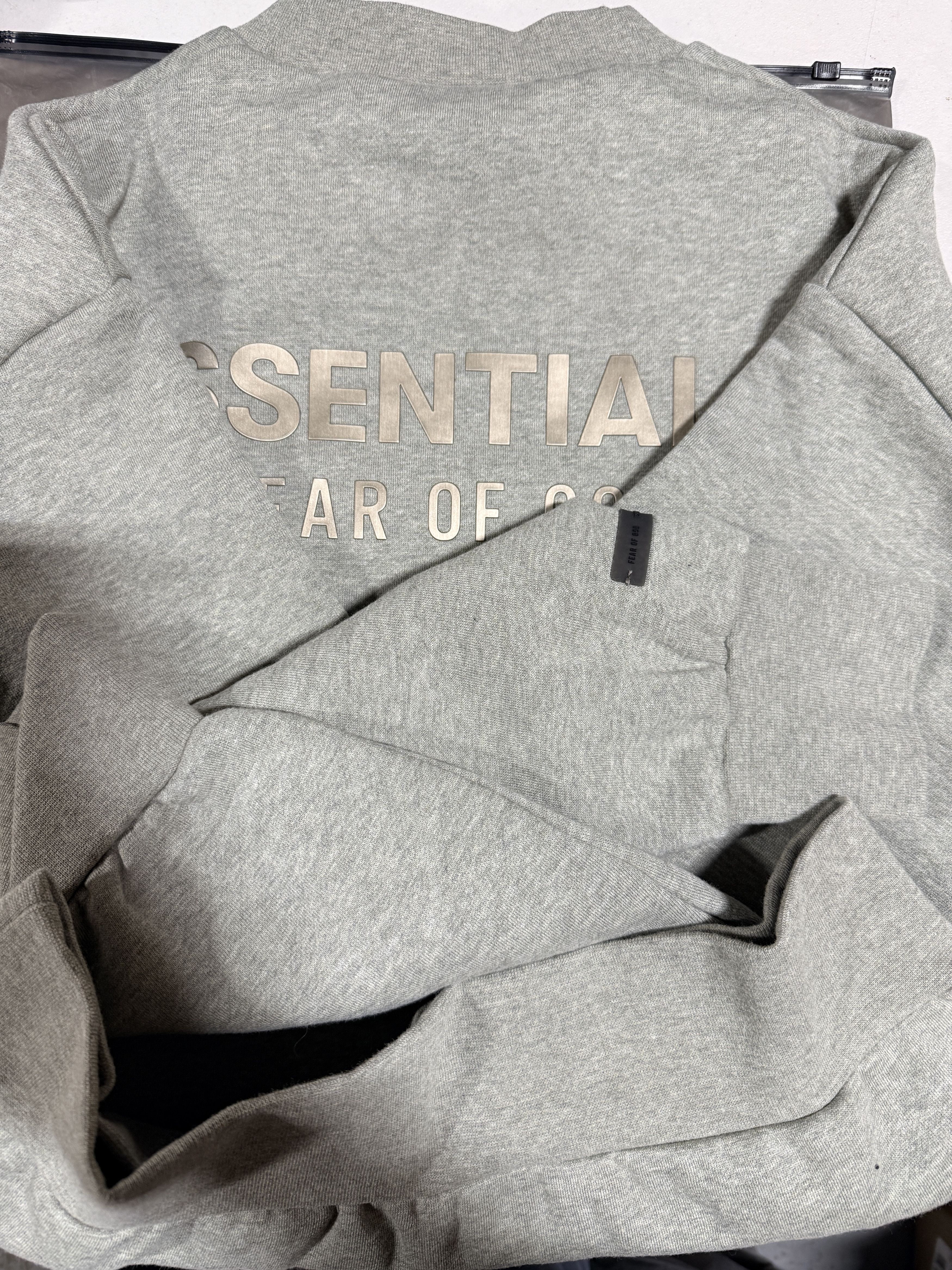 Essentials FOG Essentials Classic Fleece Crewneck Concrete Heather L Size US L / EU 52-54 / 3 - 5 Thumbnail