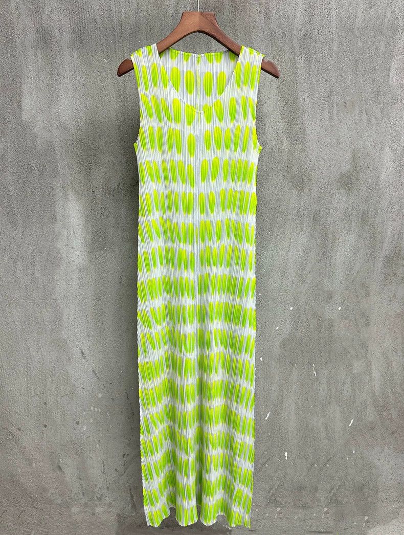 Issey Miyake Issey Miyake Green feather pleated dress Size XL / US 12-14 / IT 48-50 - 1 Thumbnail