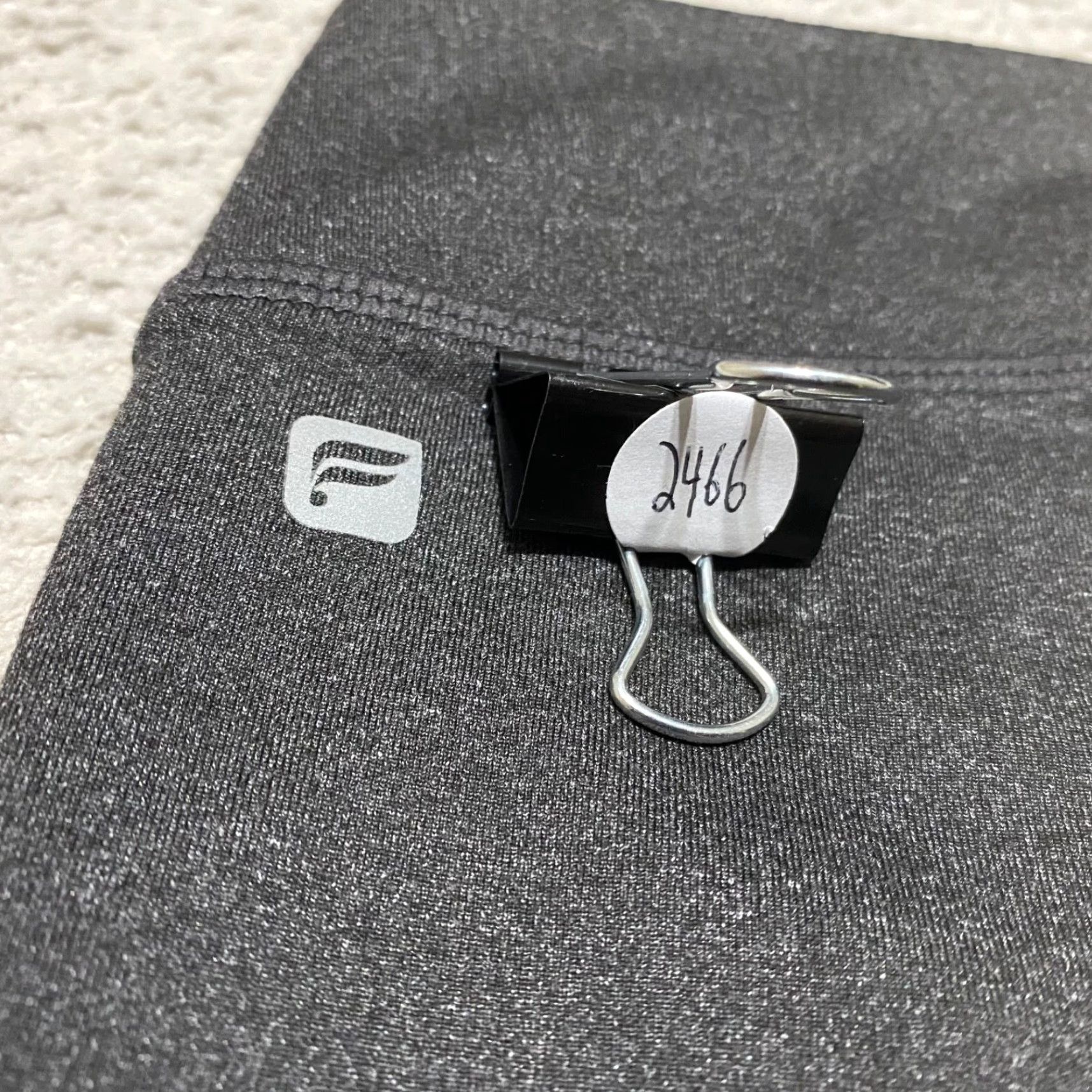 Fabletics Fabletics Womens Capri Leggings Gray Mid Rise 20" Inseam XS S Regular Logo Sports Athleisure Capris - Activewear Pants Women Size 28" / US 6 / IT 42 - 8 Thumbnail