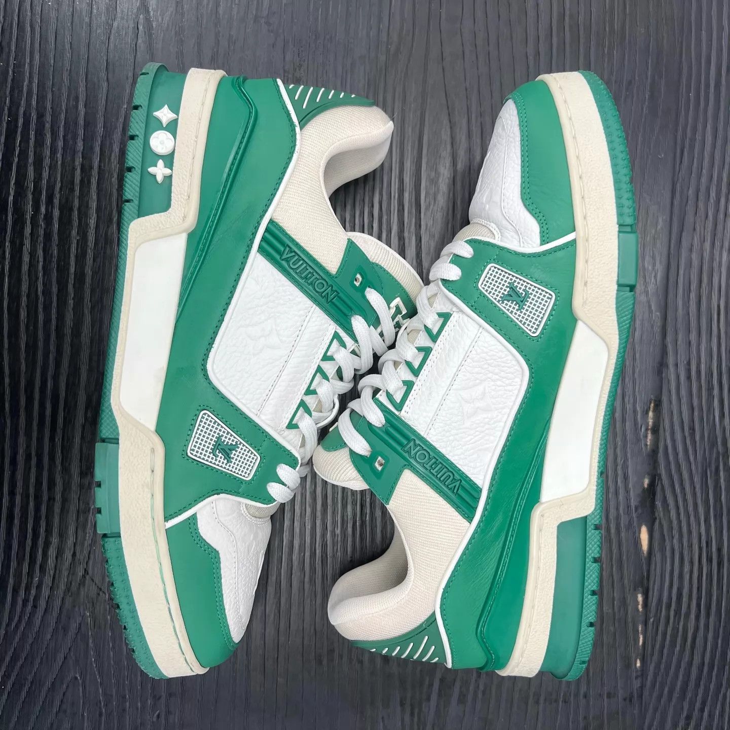 Louis Vuitton LV Trainer White/Green Size 7/41 Like New Worn Once Size US 8 / EU 41 - 4 Thumbnail