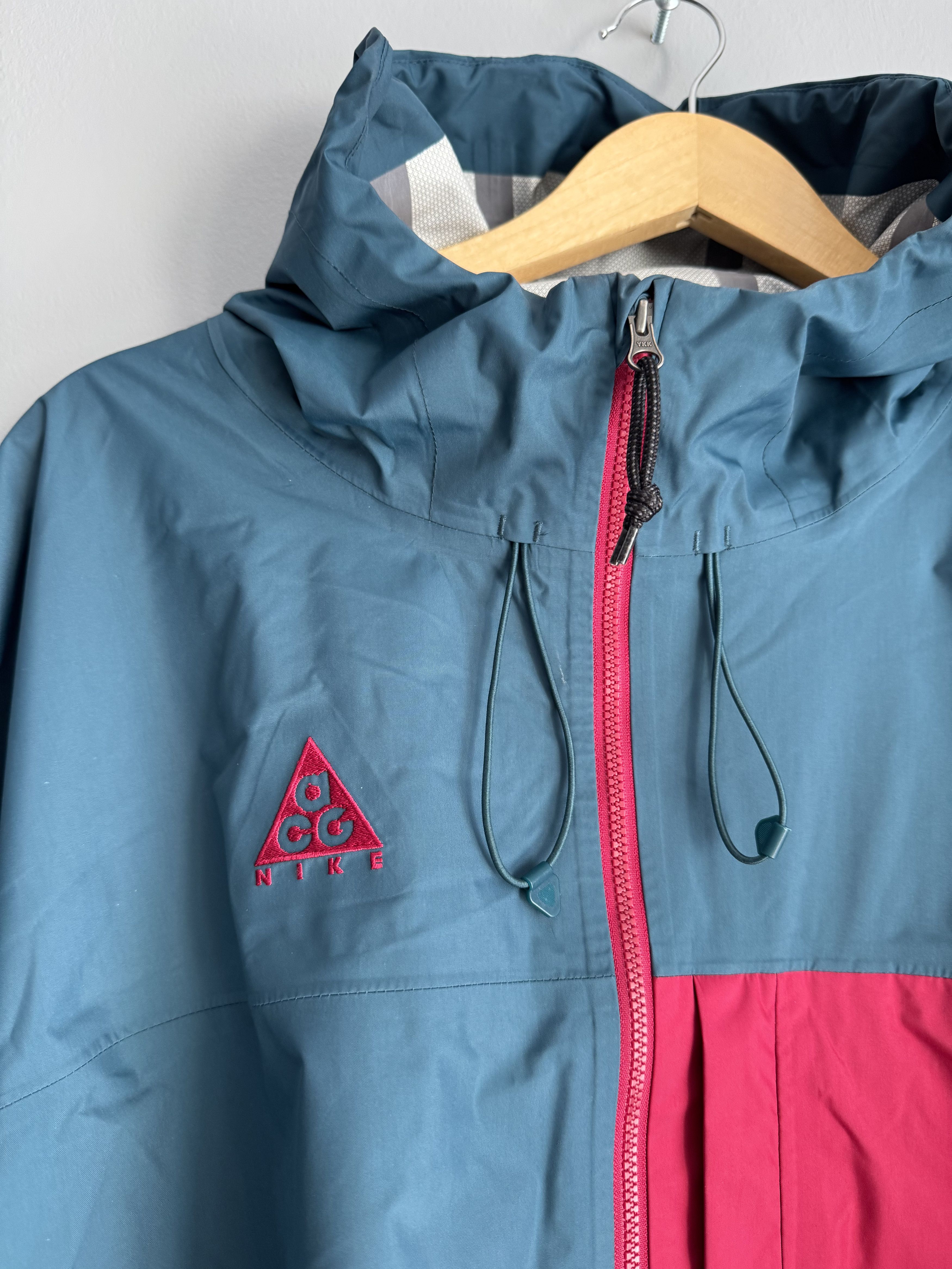 Nike ACG Nike ACG 2.5 Waterproof Packable Jacket Summit acronym Size US L / EU 52-54 / 3 - 3 Thumbnail