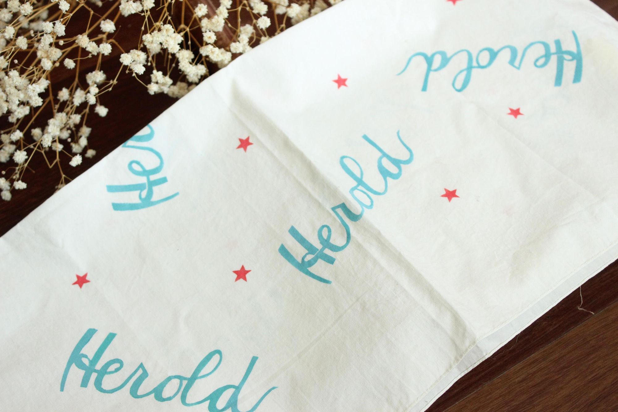 Vintage Vintage 1950s Men's Handkerchief, Herold White Cotton with B Size ONE SIZE - 4 Thumbnail