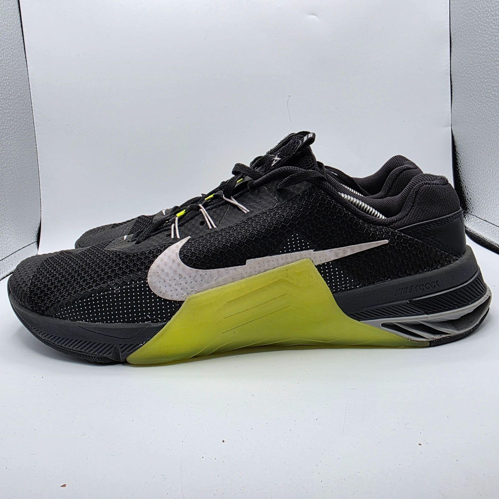 Nike Nike Metcon 7 Black White Volt Iron Gray Mens Size 14 Athlet Size US 14 / EU 47 - 13 Thumbnail