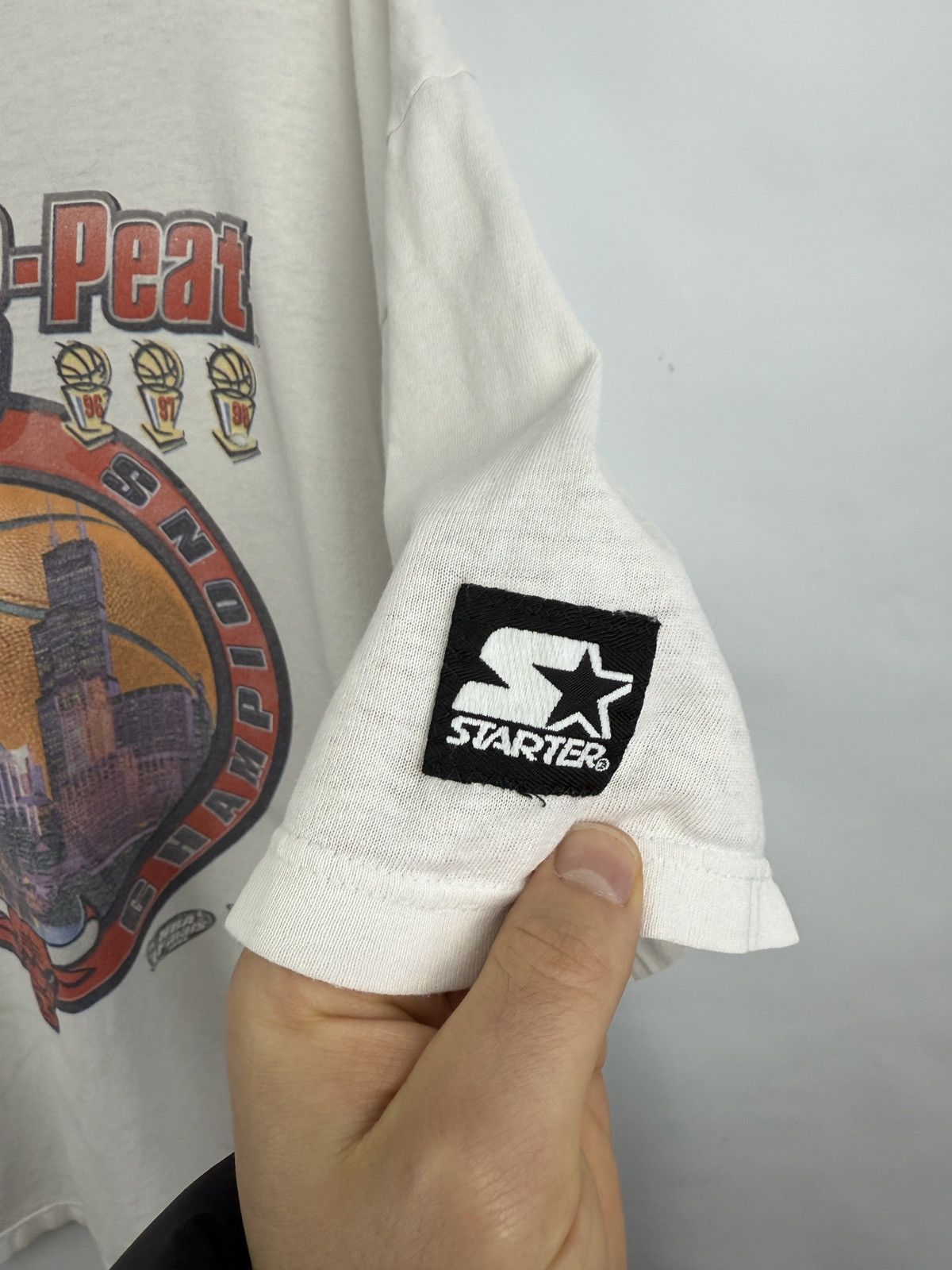 Starter 🇺🇸 Vintage 1998 Chicago Bulls Repeat 3 Peat Starter T-Shir Size US XXL / EU 58 / 5 - 9 Thumbnail