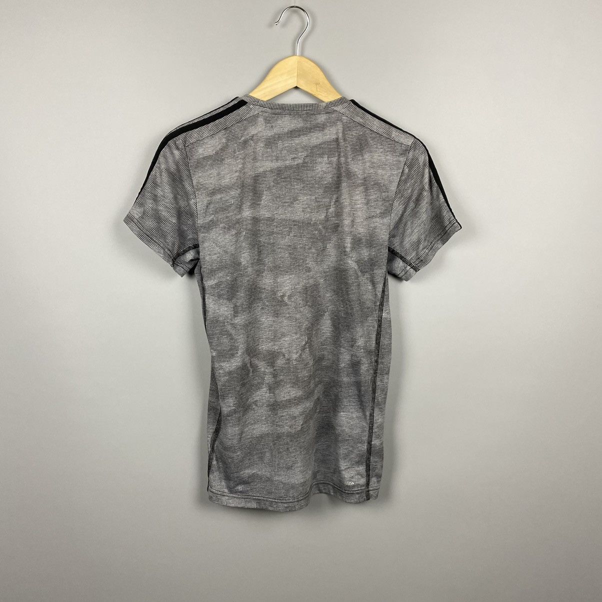 Adidas (S) Adidas essentials sport graphic camo print tee Size US S / EU 44-46 / 1 - 4 Thumbnail