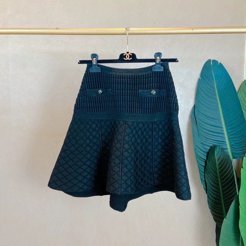Chanel CHANEL Black Knitted Mini Skirt Size 34- DMC Size US 34 / EU 50 - 1 Thumbnail