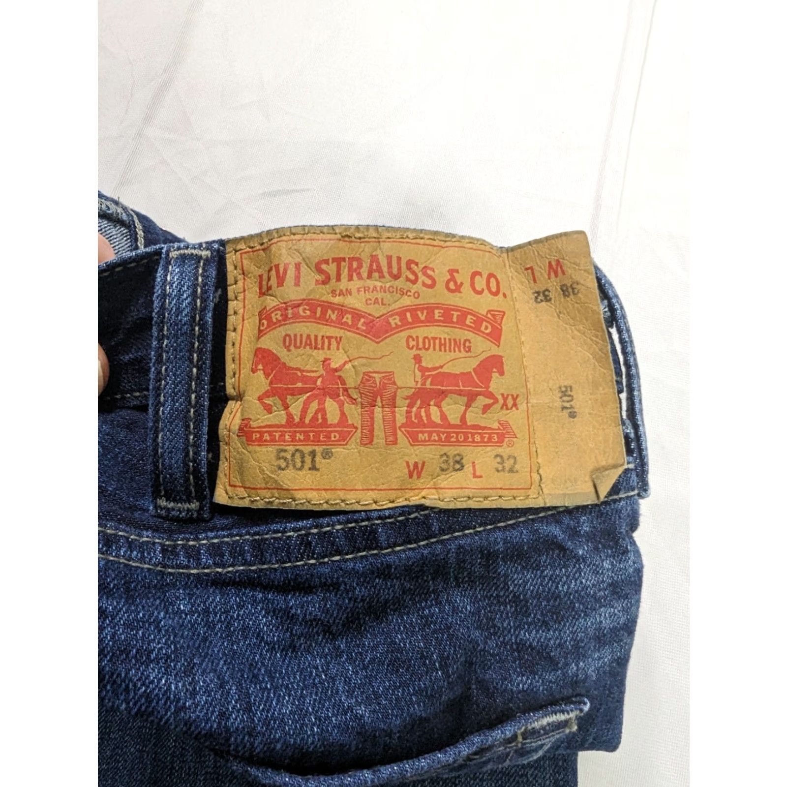 Levi's VINTAGE Levi's 501 Jeans Denim Blue Dark Wash Button Fly 38x32 Men Regular Straight 100% Cotton M5J Size US 38 / EU 54 - 4 Thumbnail