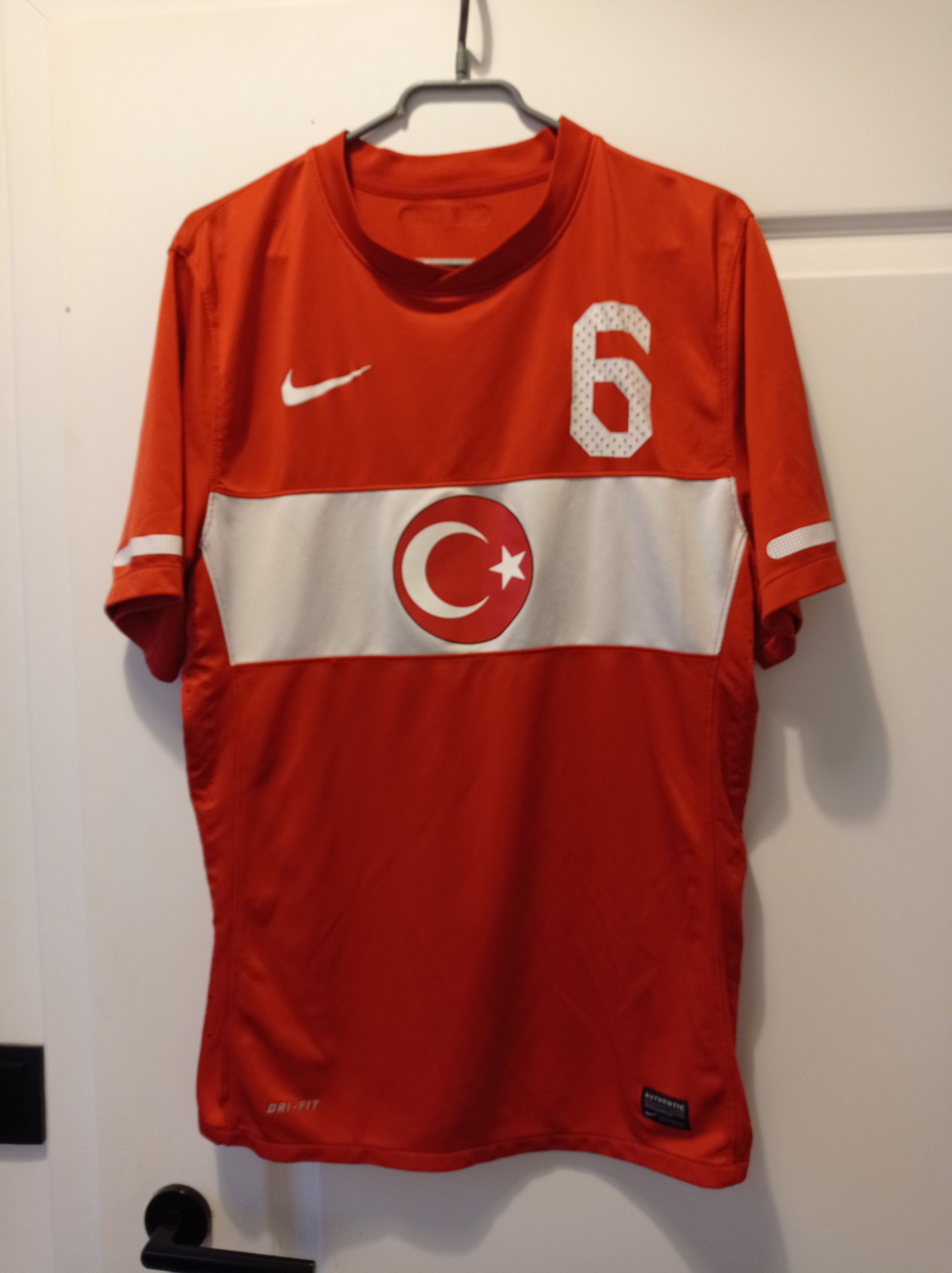 Turkey Home football shirt 2010 - 2011 #6 MW?