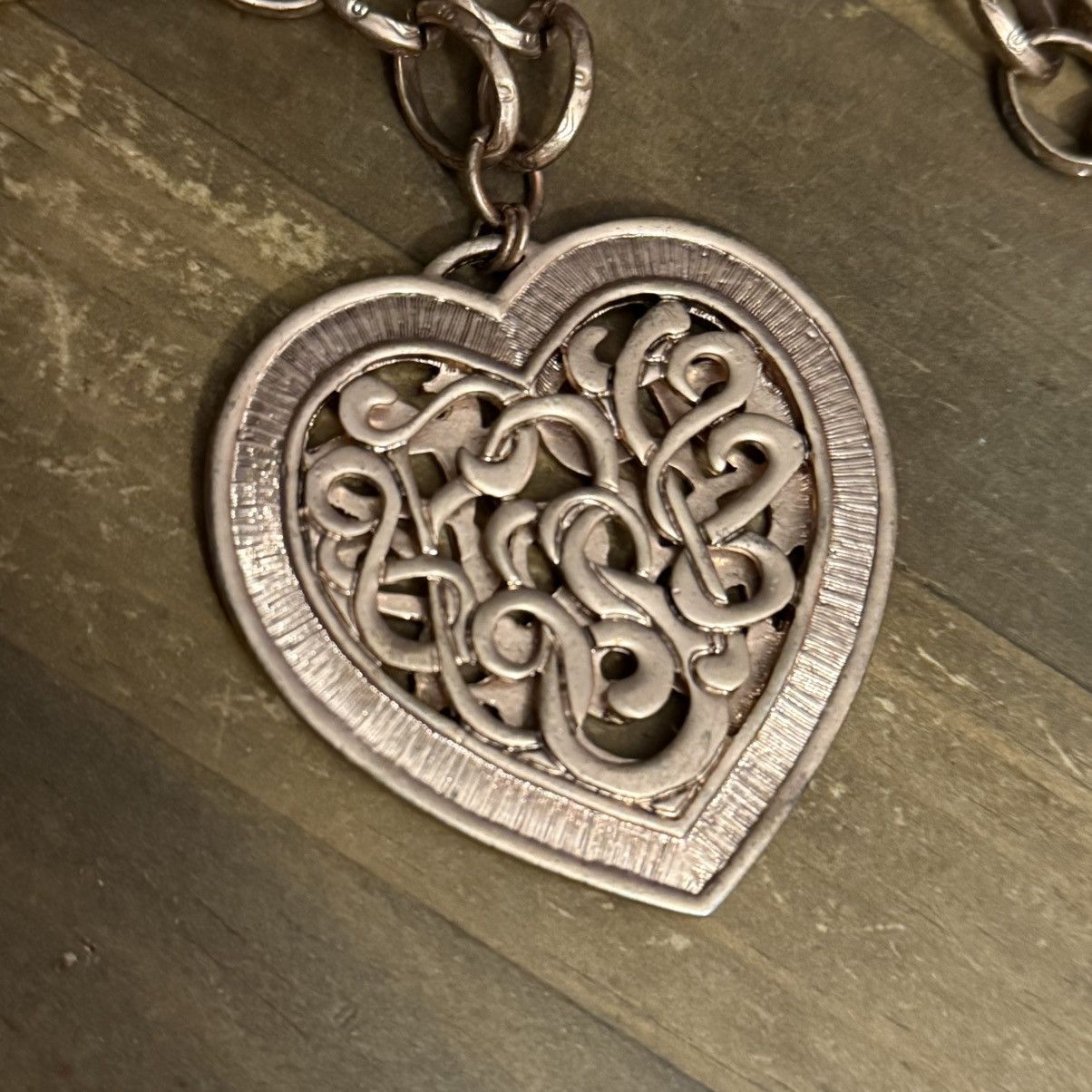 Betsey Johnson Betsey Johnson chunky gold filigree heart pendant necklace Size ONE SIZE - 3 Thumbnail