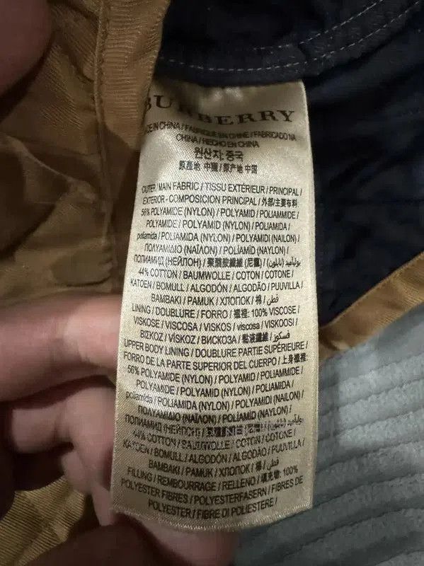 Burberry Burberry Quilted Jacket with Navy Collar. Size S / US 4 / IT 40 - 5 Thumbnail