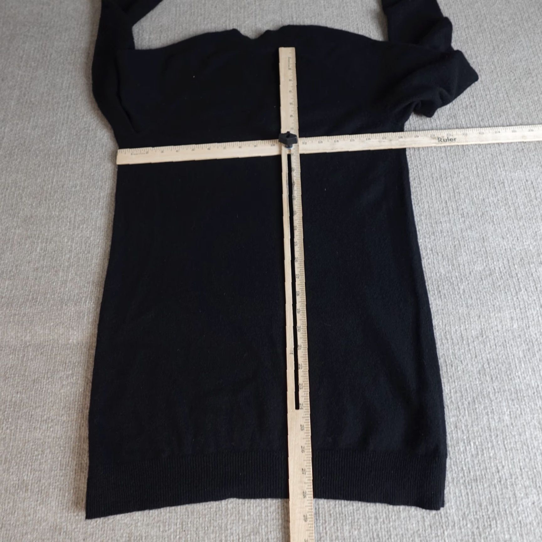 Theory Theory Dress Womens Medium Black Solid 100% Cashmere V-Neck KnIT Dress/ Sweater Dress Mens? Size M / US 6-8 / IT 42-44 - 2 Thumbnail