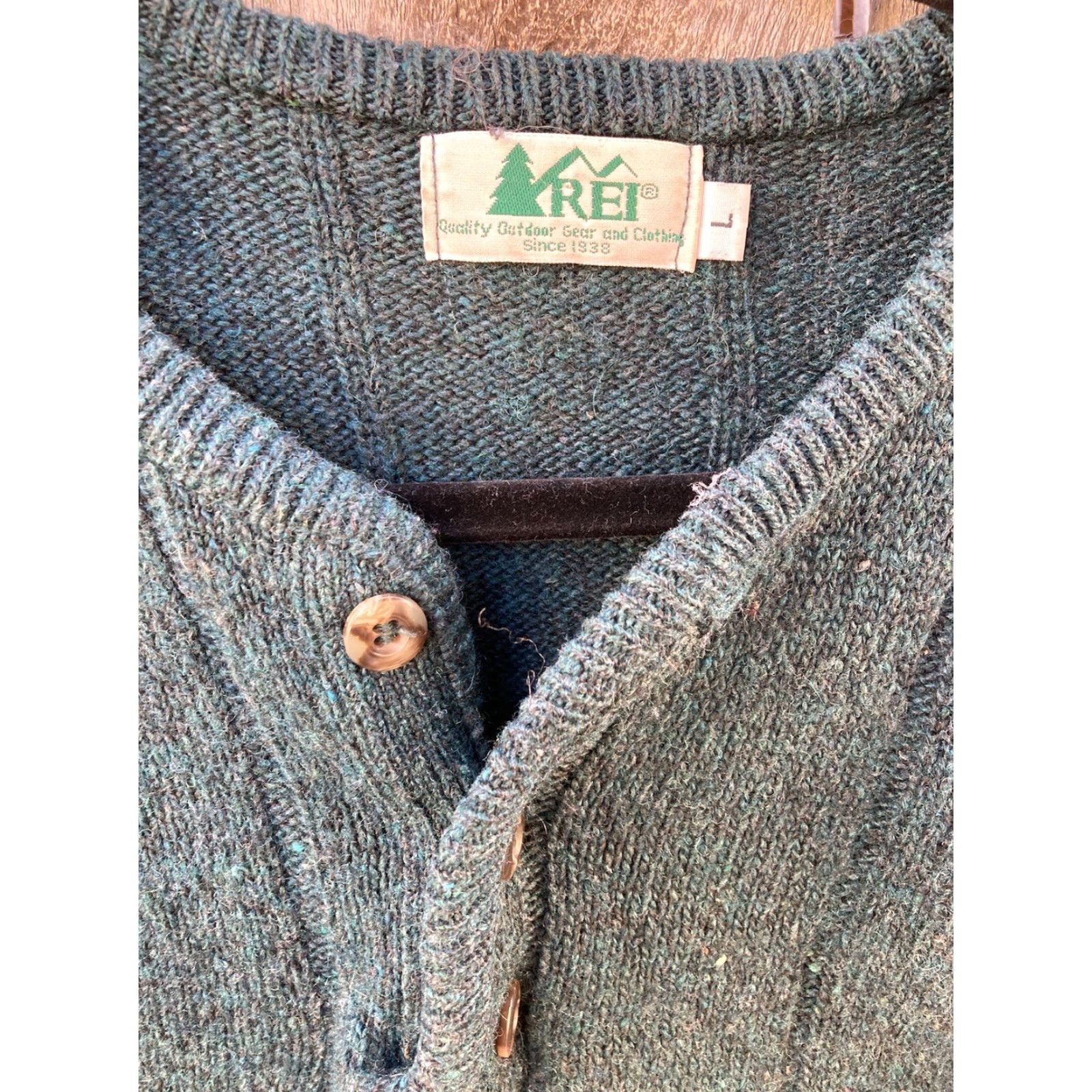 Vintage VINTAGE REI Sweater Shirt Mens Green Wool Pullover Henley Buttoned Cuffed 80s 90s Outdoor Size US L / EU 52-54 / 3 - 2 Thumbnail