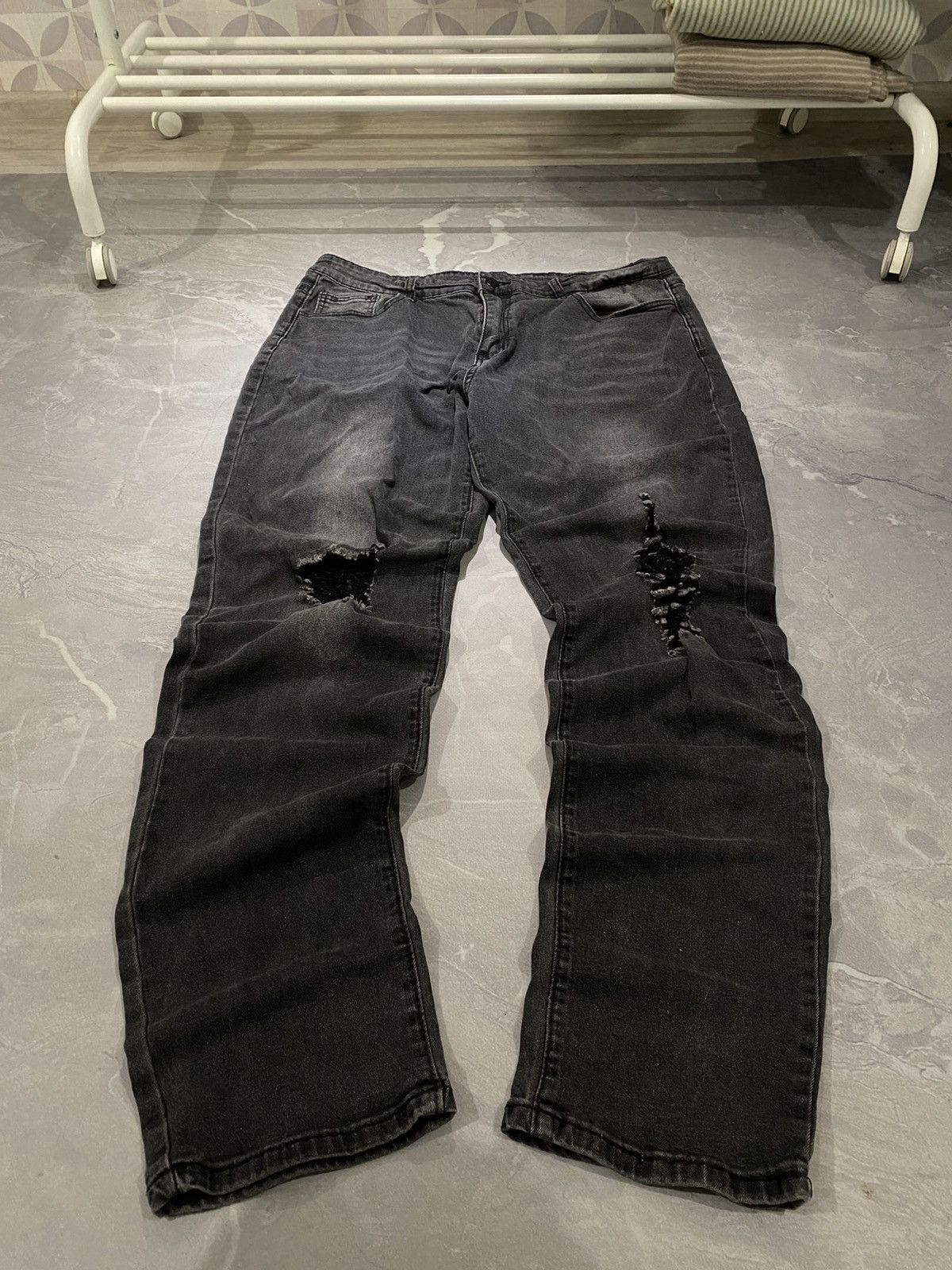 Vintage Faded Black Slim Fit Distressed Jeans 2000s / Y2K Drip Size US 36 / EU 52 - 1 Thumbnail