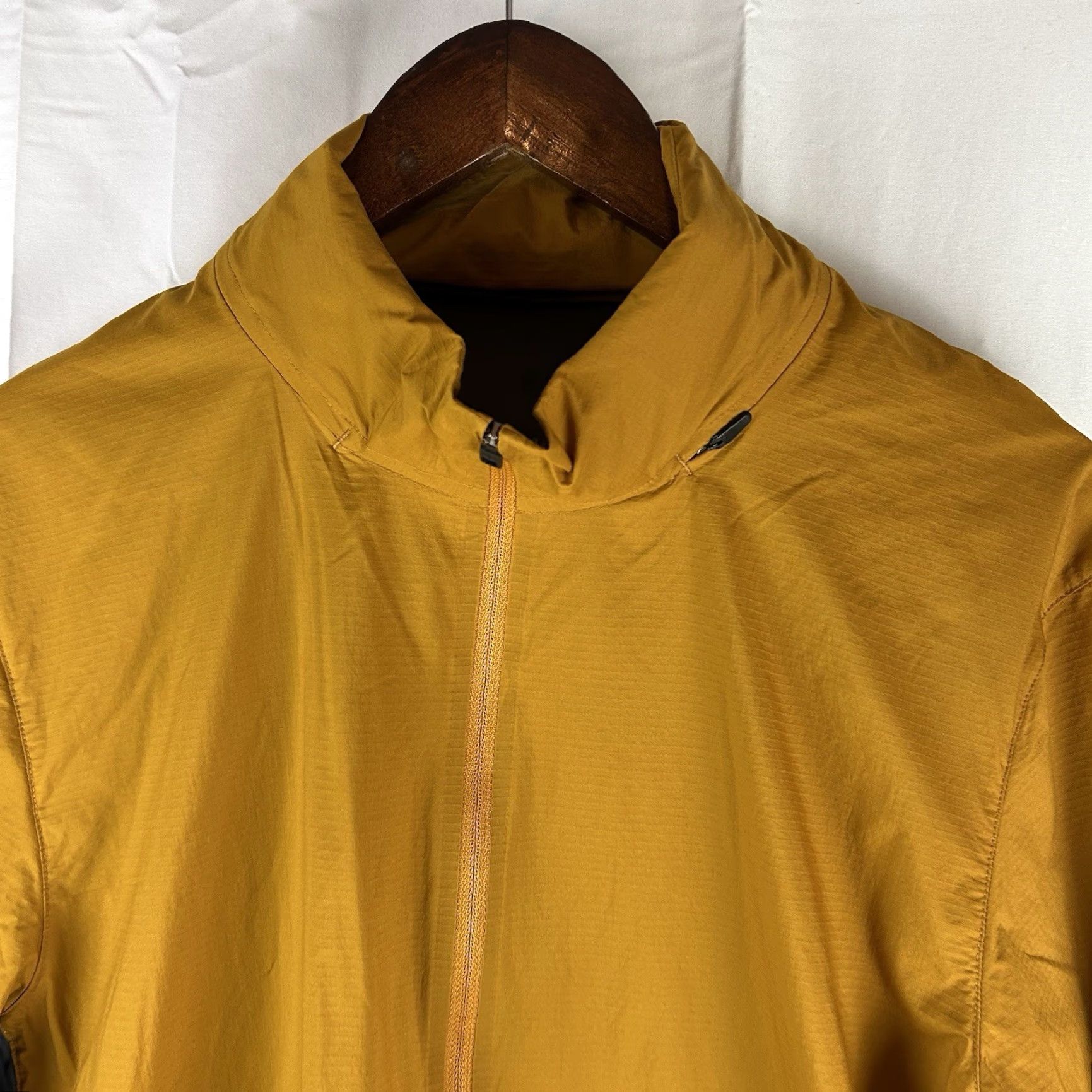 Lululemon Lululemon Men’s Active Lightweight Jacket Mustard/Gray LM4686S - L - Jacket - Activewear - Athletic - Zip - Long Sleeve - Regular Size US L / EU 52-54 / 3 - 2 Thumbnail
