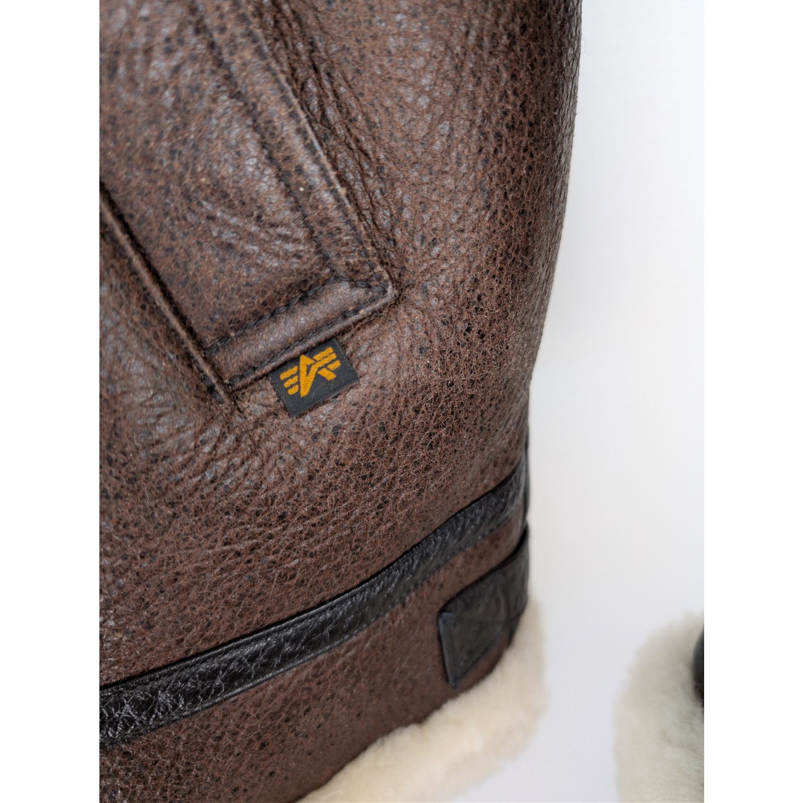 Alpha Industries o1rshd1 CC20 B-3 Sherpa leather bomber jacket in Dark Brown Size US M / EU 48-50 / 2 - 7 Thumbnail