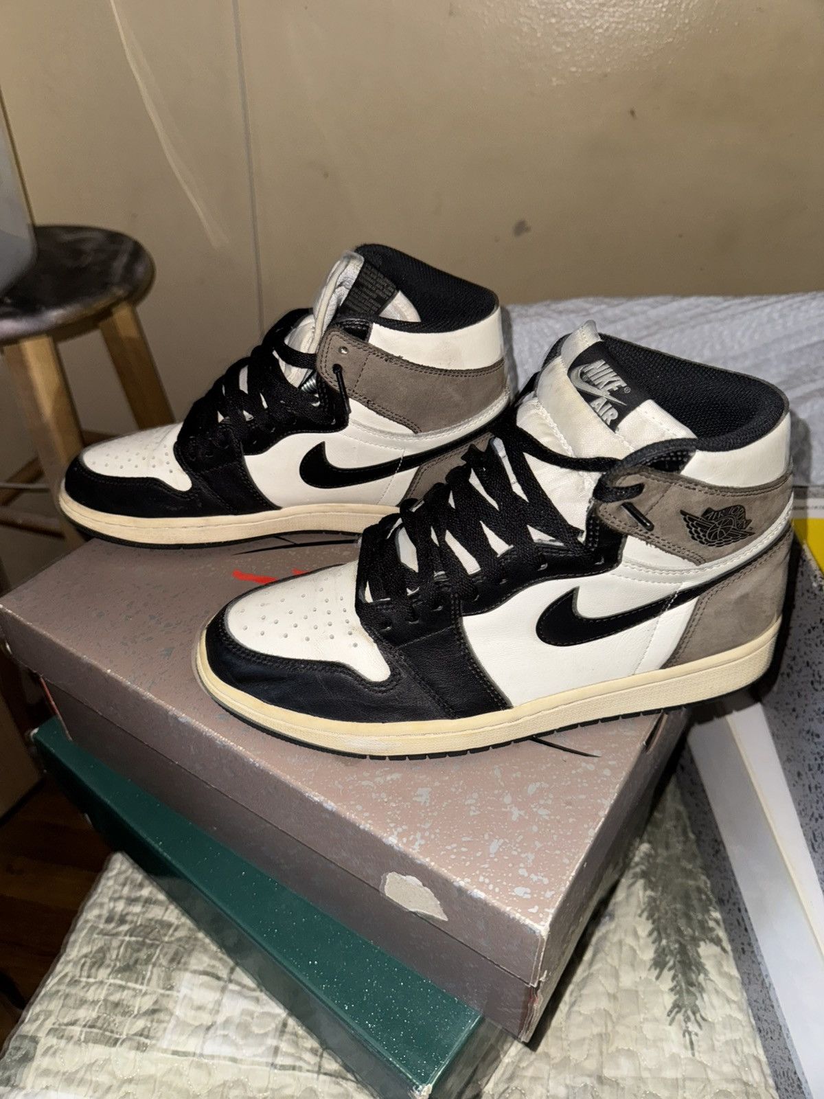 Jordan Brand Jordan 1 mochas Size US 8.5 / EU 41-42 - 1 Thumbnail