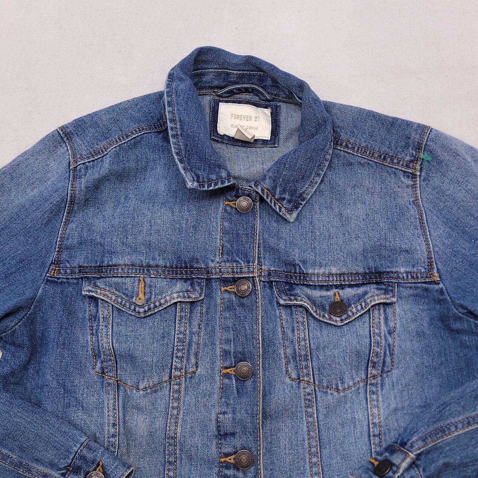 Forever 21 Forever 21 Casual Button Up Denim Jean Jacket Womens Size M Size M / US 6-8 / IT 42-44 - 1 Thumbnail