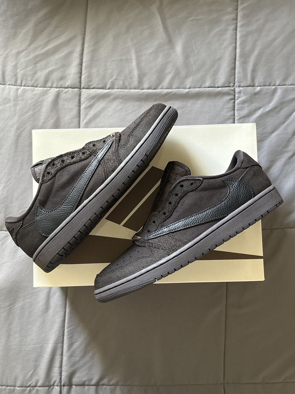 Travis Scott Jordan 1 Low Velvet Brown