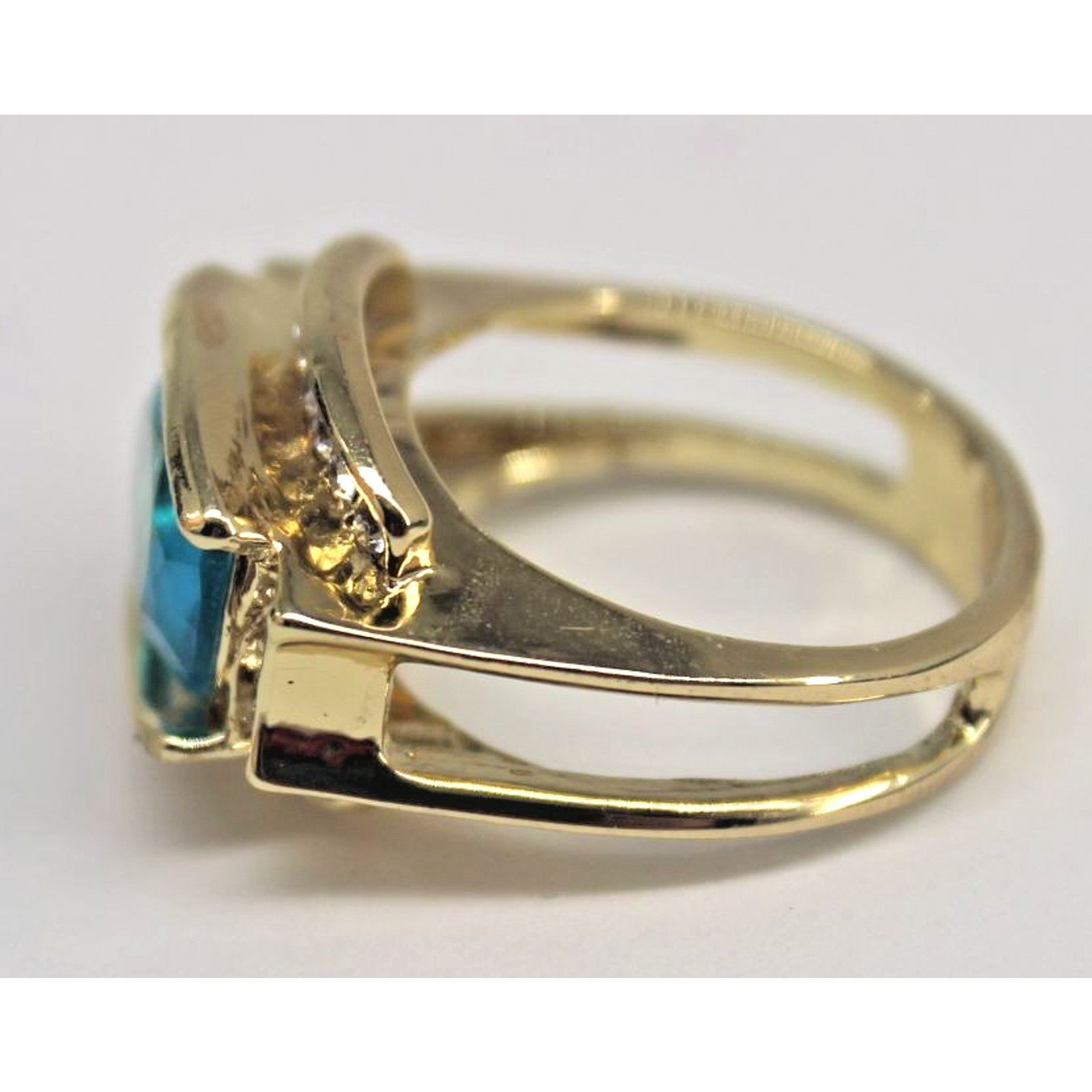 Other Agua Blue Oval Clear Stone Rhinestone Surrounded Ring •Sz 9 Size ONE SIZE - 4 Thumbnail