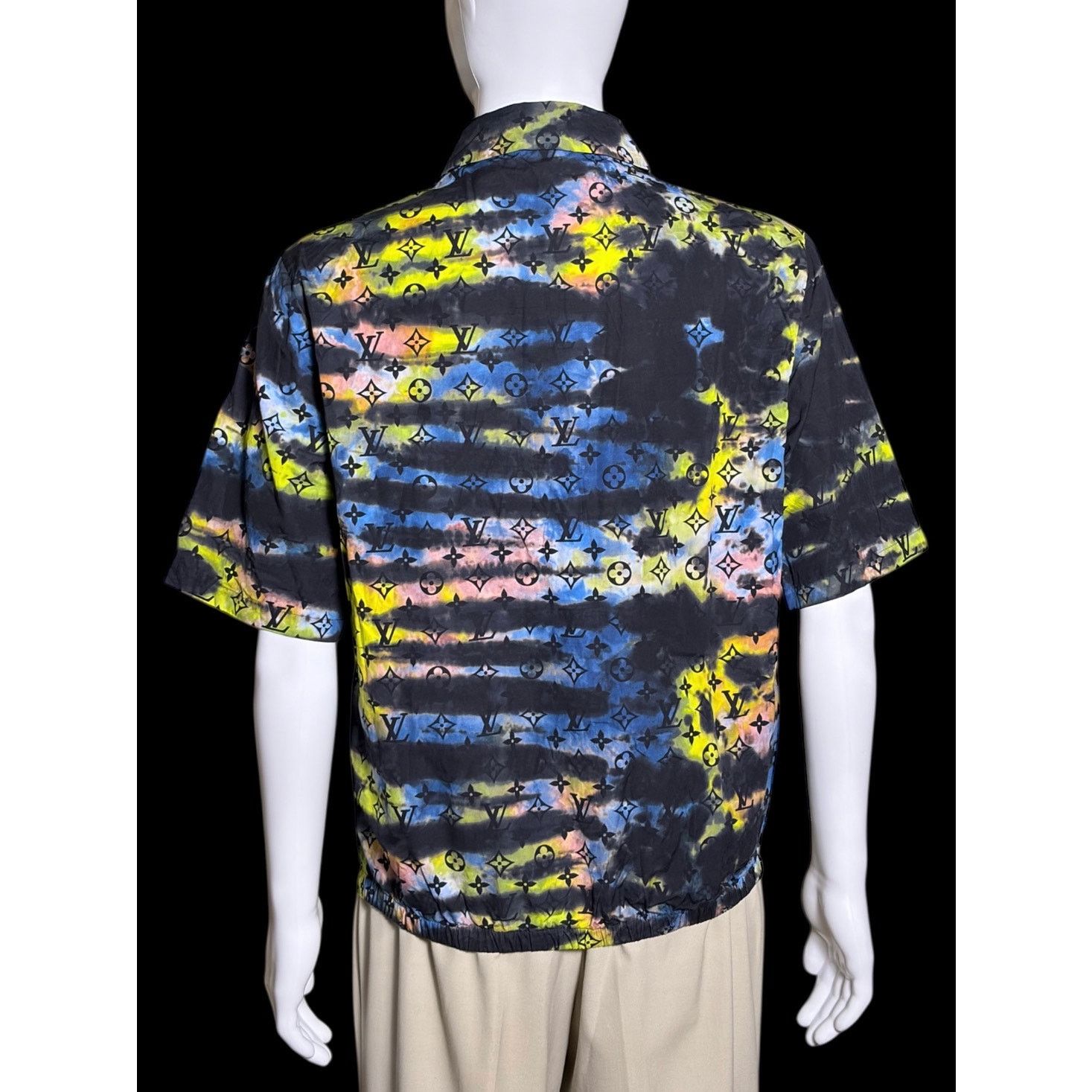 Louis Vuitton Authentic 2021 Louis Vuitton Zipped Monogram Tie-Dye Shirt Size US M / EU 48-50 / 2 - 3 Thumbnail