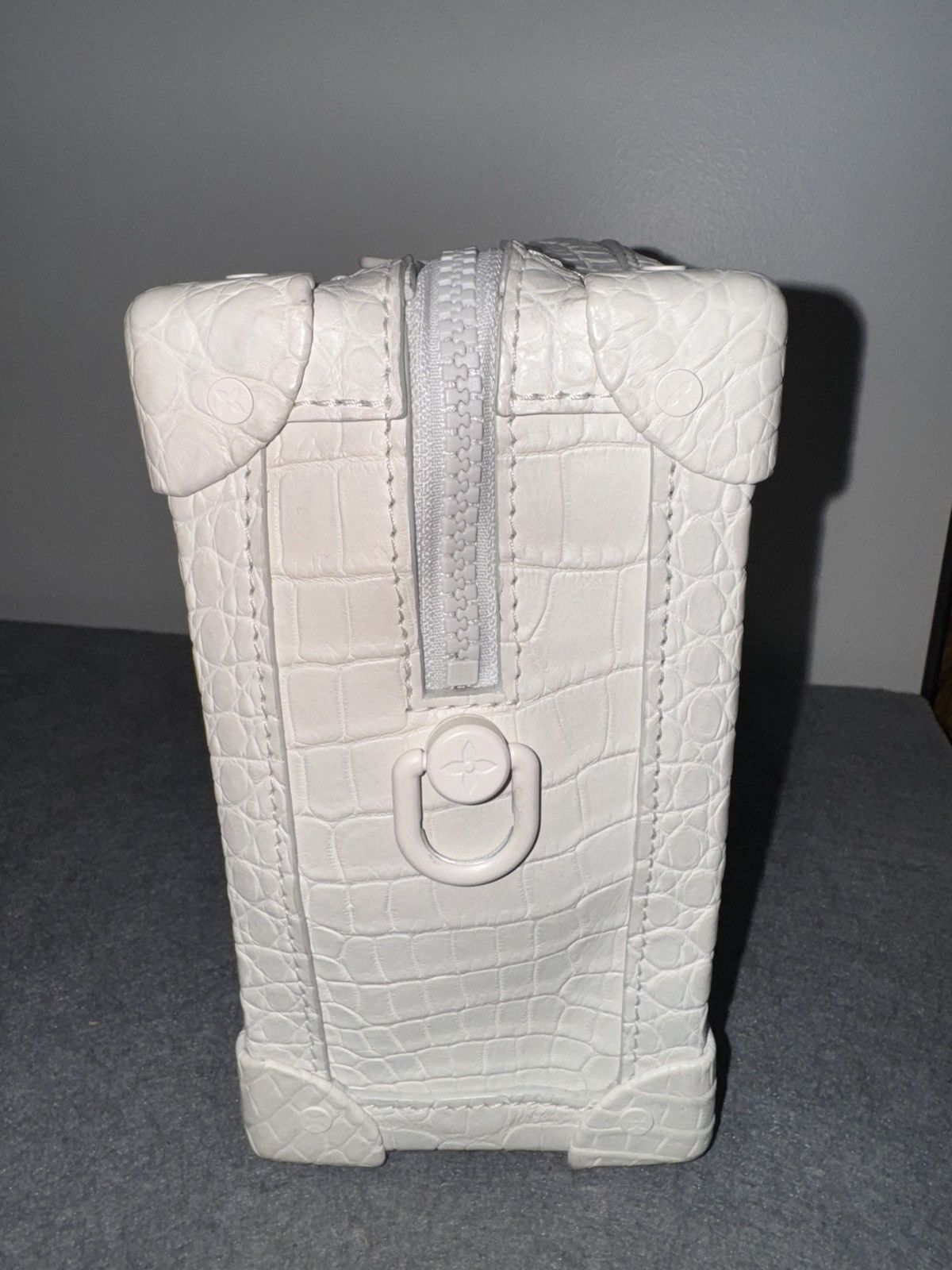 Louis Vuitton CROCODILE 2019 LOUIS VUITTON SOFT TRUNK MATTE WHITE Size ONE SIZE - 4 Thumbnail