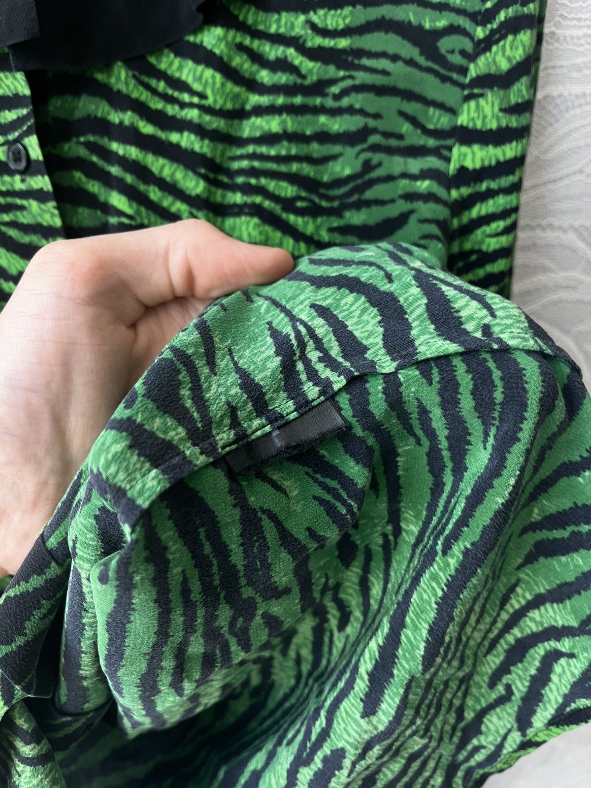 H&M × Kenzo Kenzo H&M Green Silk Tiger Print Beaded Button Blouse Ruffle Size S / US 4 / IT 40 - 9 Thumbnail