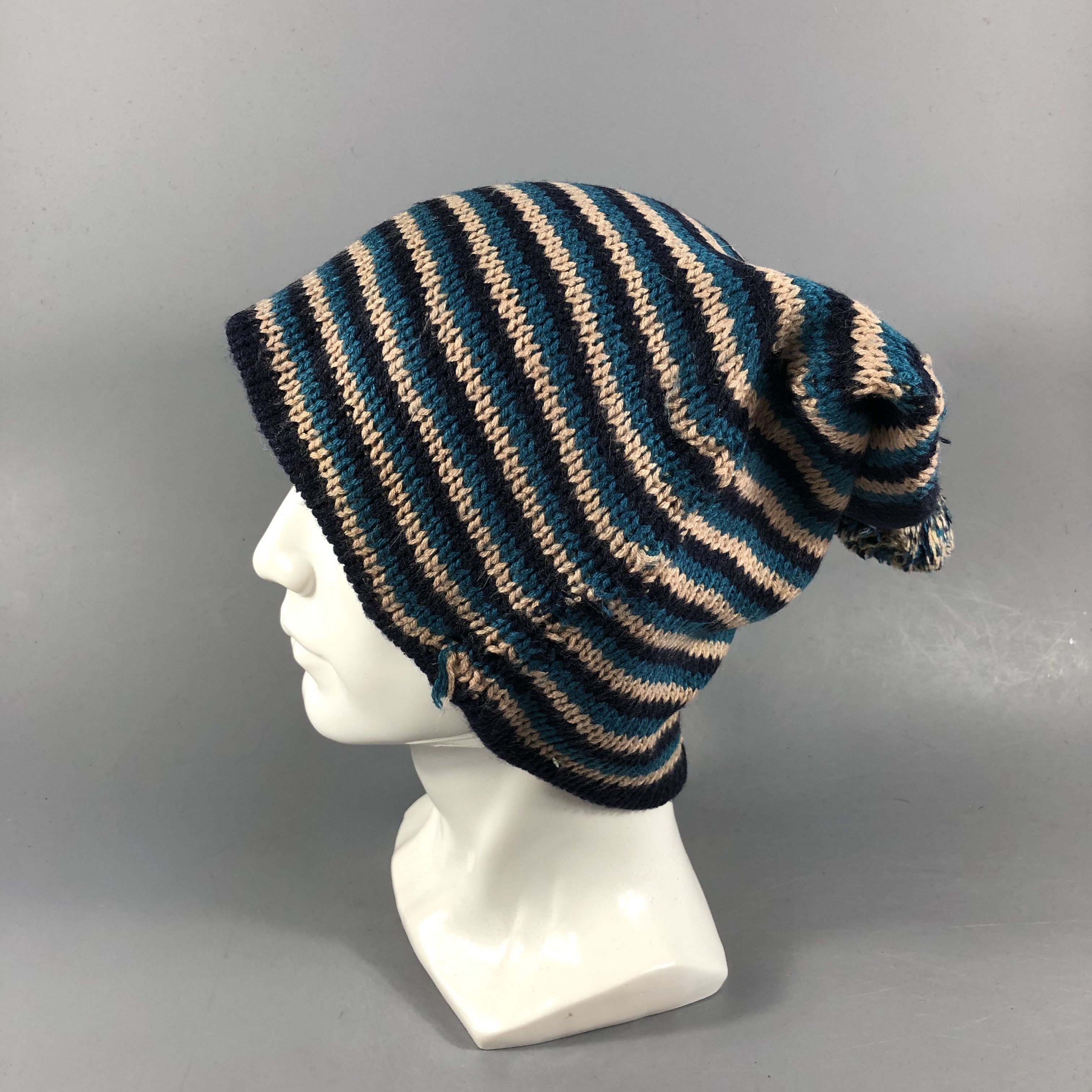 Vintage Unknown Stripe Bobble Beanie Snowcap Snow Hat B1035 Size ONE SIZE - 1 Thumbnail