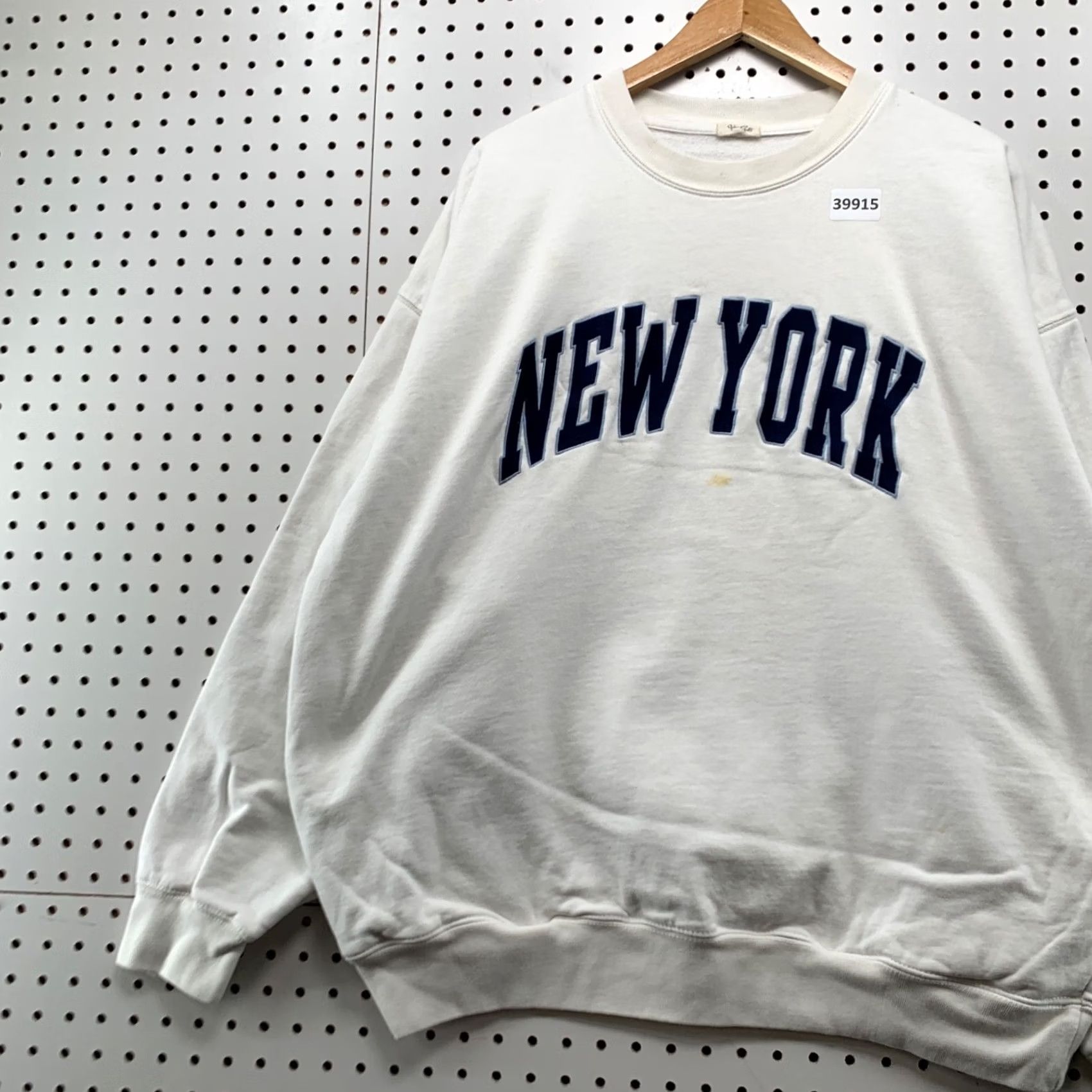 Brandy Melville John Galt New York Sweatshirt Womens One Size White Pockets Embroidered Size ONE SIZE - 7 Thumbnail