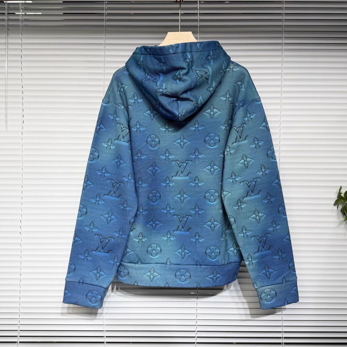 Louis Vuitton LV 2054 Gradient Monogram Hoodie M Size US M / EU 48-50 / 2 - 2 Thumbnail