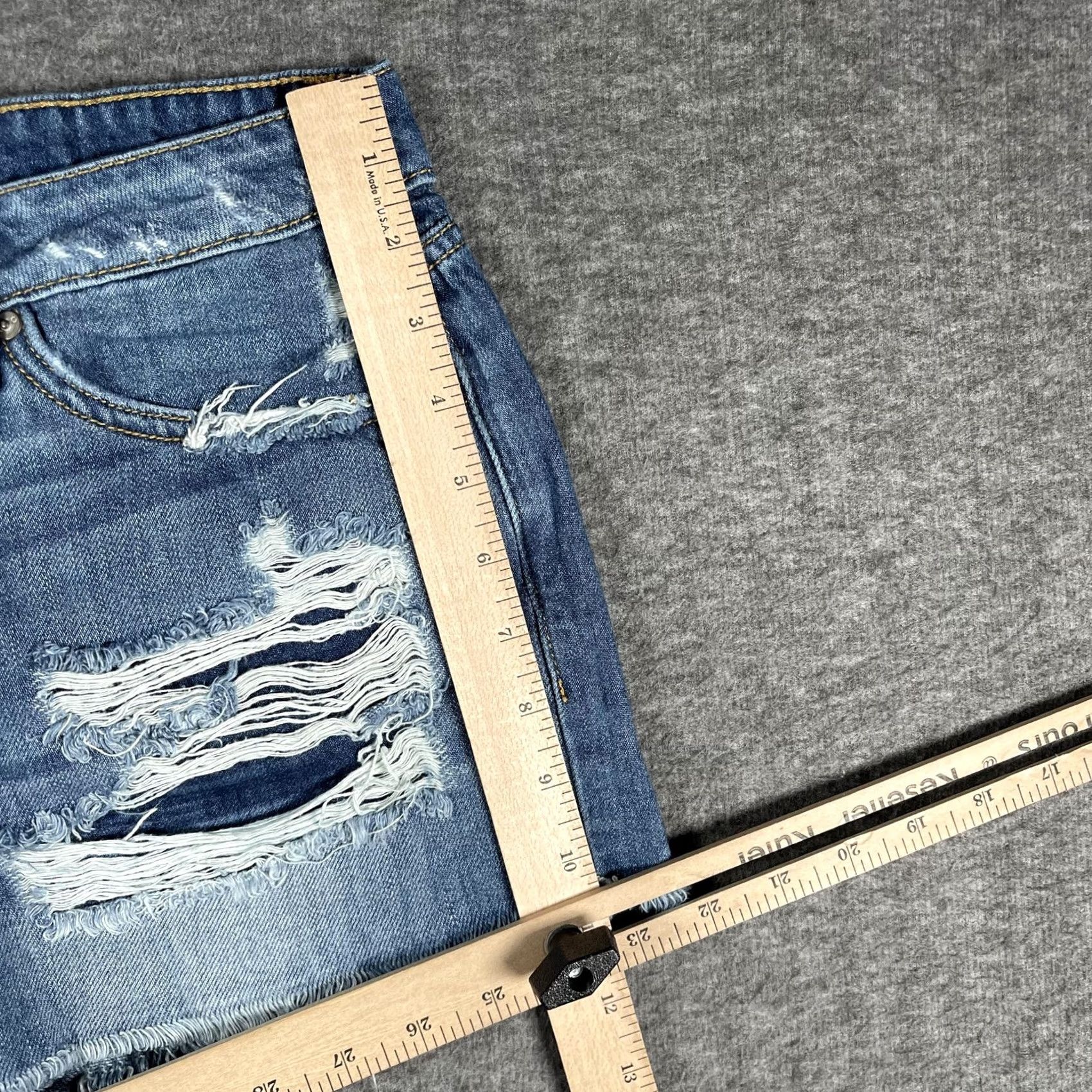 Vintage VINTAGE KanCan Shorts Womens 7/27 Blue Distressed Denim Cutoff Frayed Fringe Booty Size 28" / US 6 / IT 42 - 7 Thumbnail