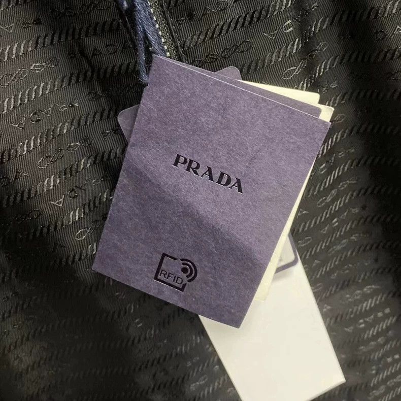 Prada Prada The latest black dark pattern full print pattern logo Size US S / EU 44-46 / 1 - 6 Thumbnail