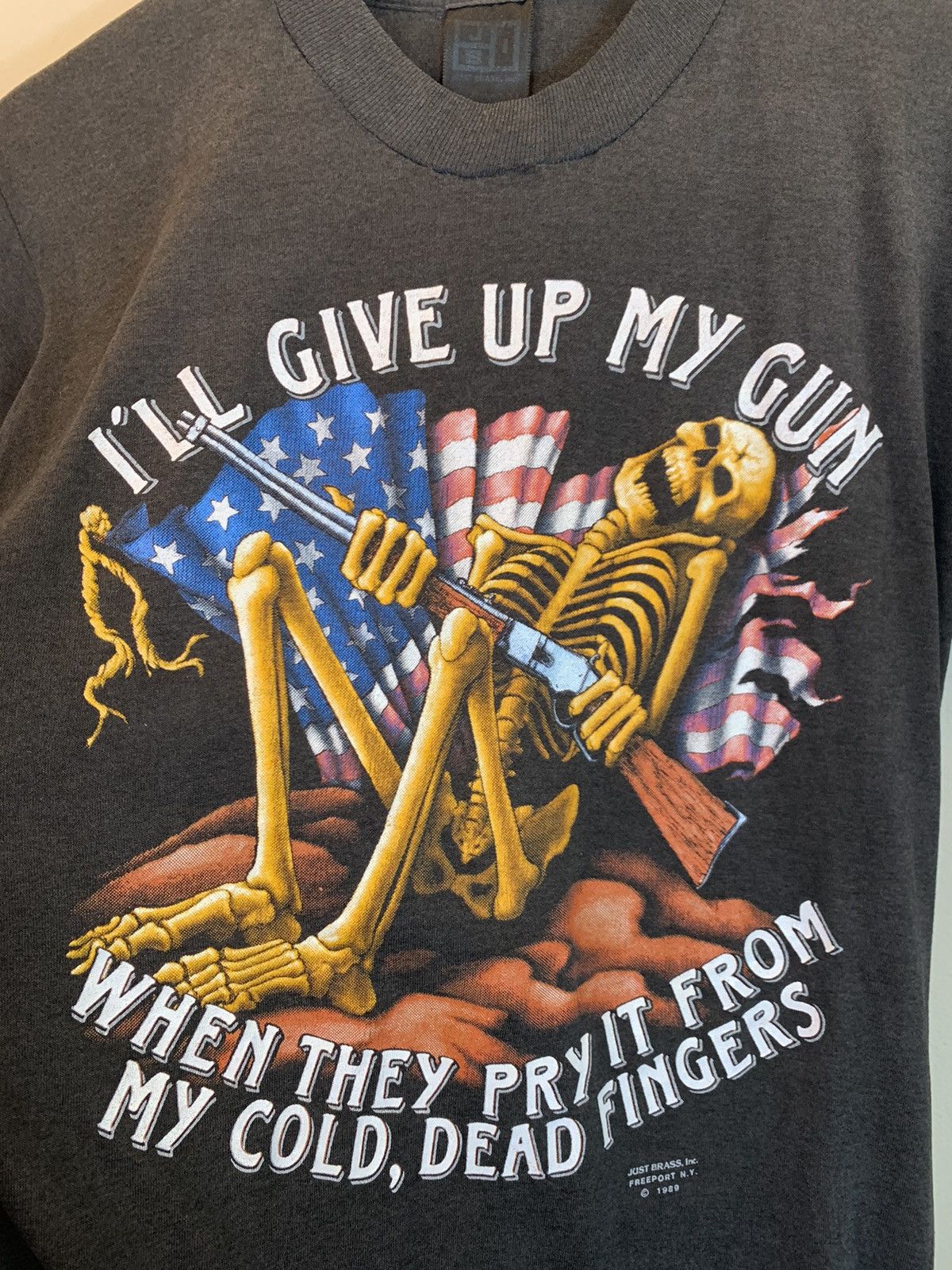 Vintage *RARE* Vintage 80s 3D Emblem Give Up My Gun Just Brass Shirt Size US M / EU 48-50 / 2 - 3 Thumbnail