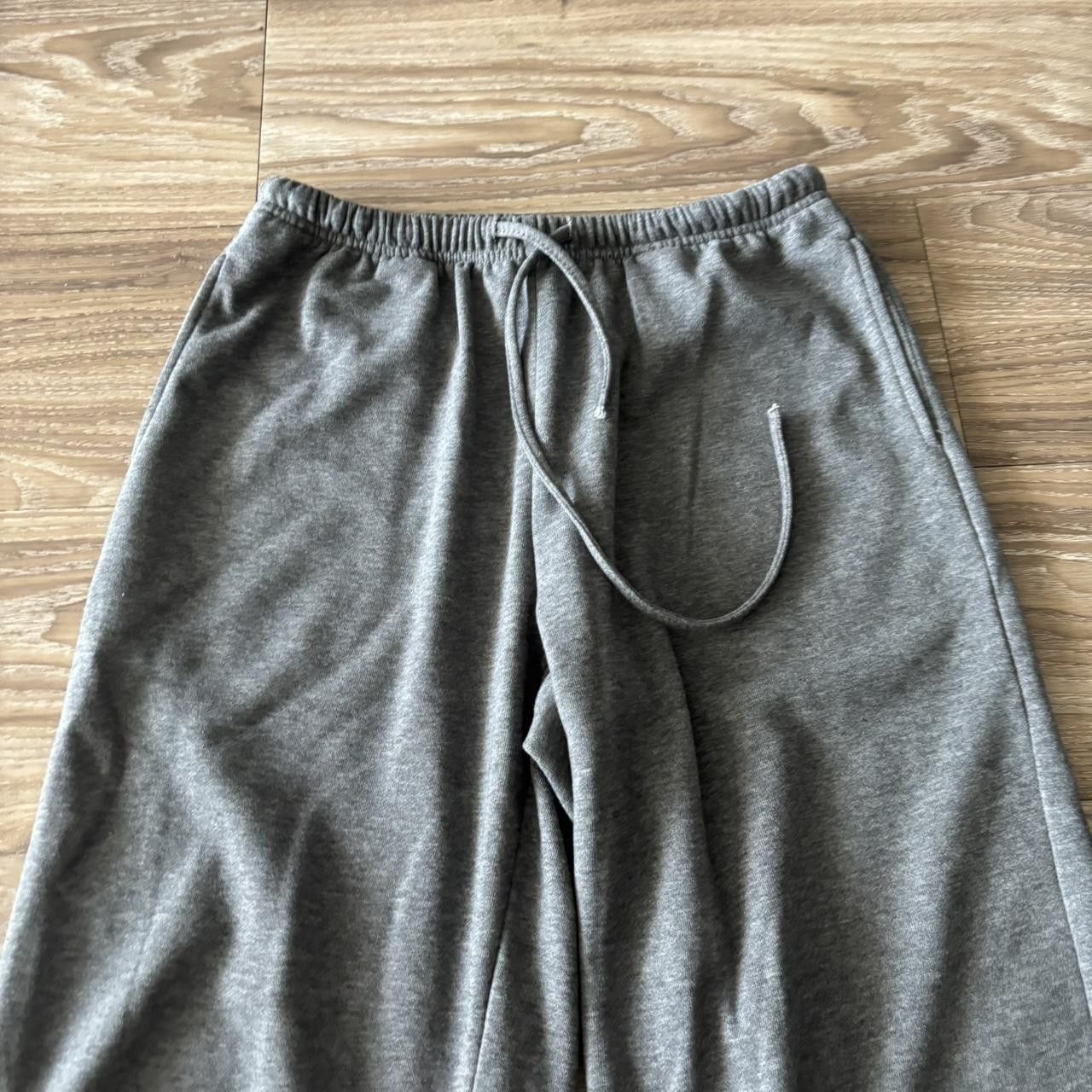 Vintage Crazy Vintage Y2K/2000s Grey Baggy Essential Sweatpants! Size S Size US 30 / EU 46 - 4 Thumbnail
