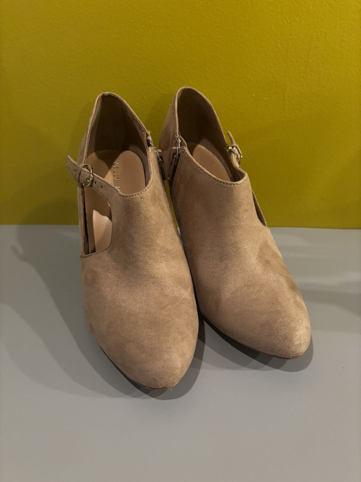 Other Beige suede 4” heels2705 Size US 7.5 / IT 37.5 - 8 Thumbnail