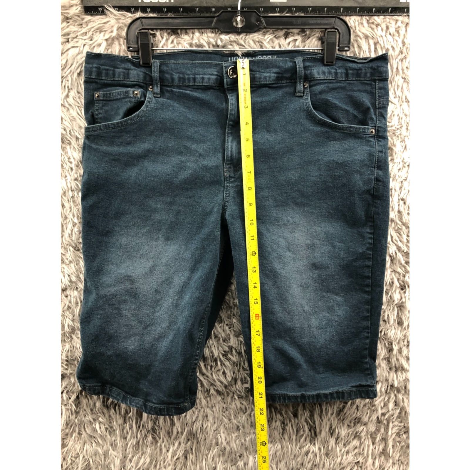 Vintage Hollywood Shorts Mens Size 38 Mid Rise Dark Wash Blue Denim Bermuda Shorts Size US 38 / EU 54 - 3 Thumbnail