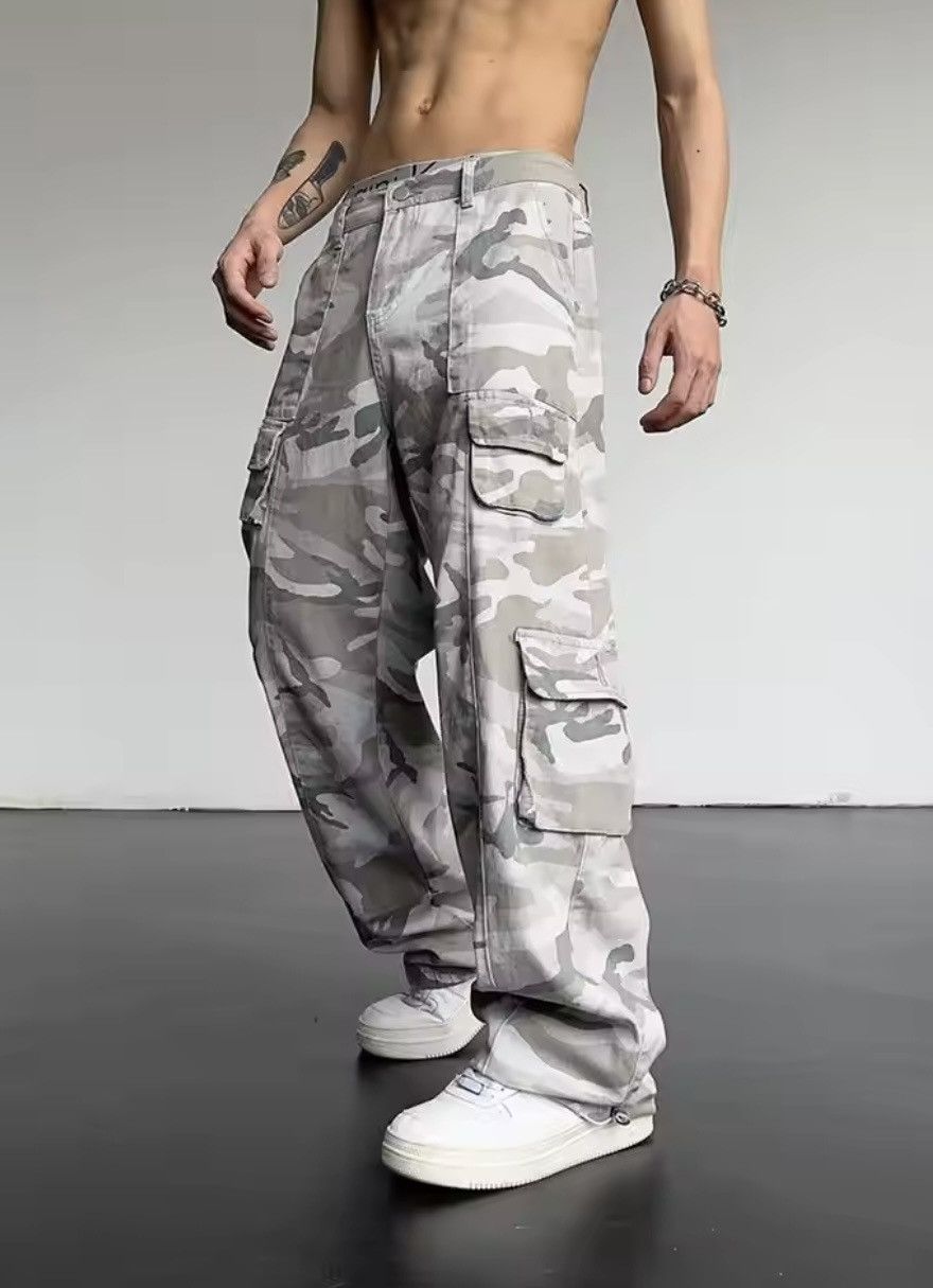 Japanese Brand Camouflage Cargo Pants Multi-pocket Size US 30 / EU 46 - 1 Thumbnail