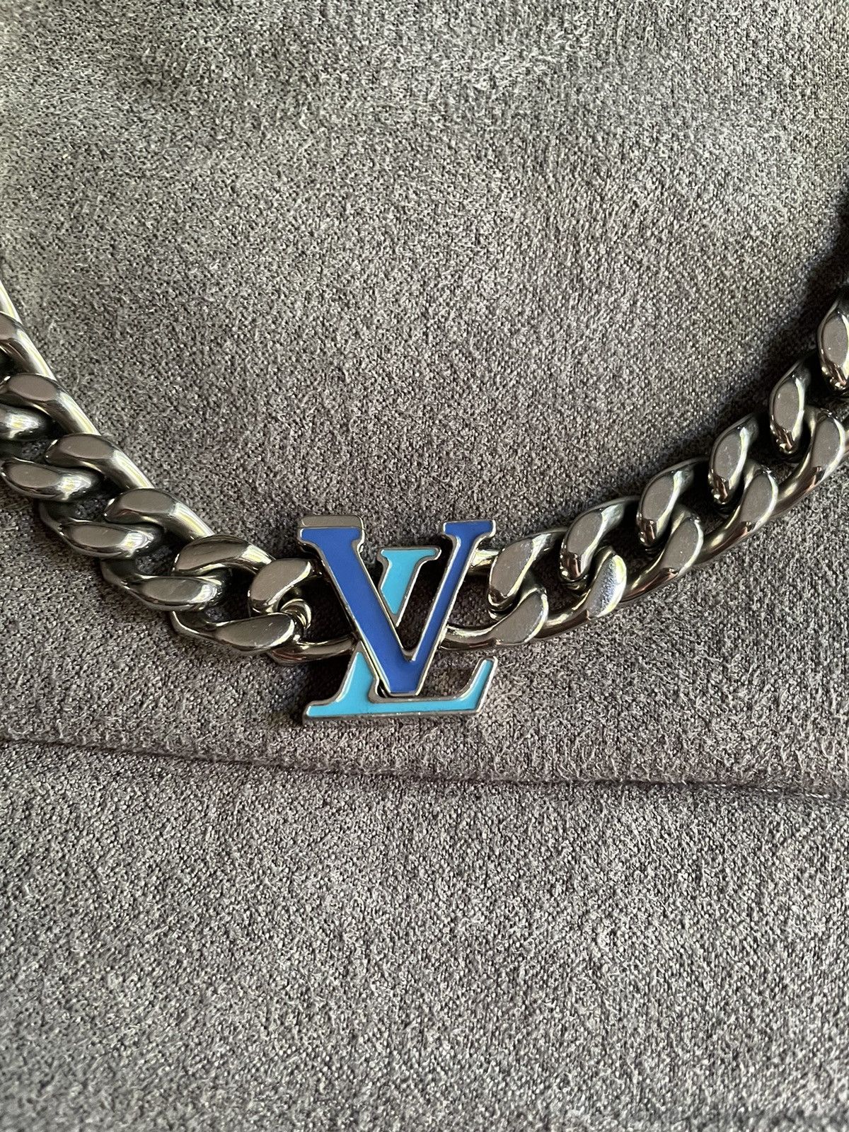 Louis Vuitton Louis Vuitton Chain Link Blue Logo Necklace Size ONE SIZE - 4 Thumbnail