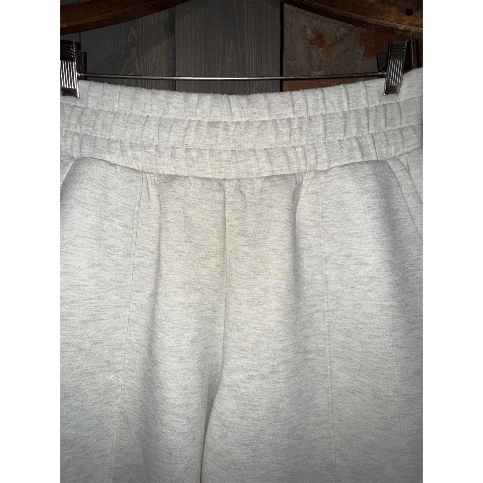 Old Navy Old Navy NWT Active Fleece High Rise WideLeg Sz M Tall Beige Size 30" / US 8 / IT 44 - 2 Thumbnail