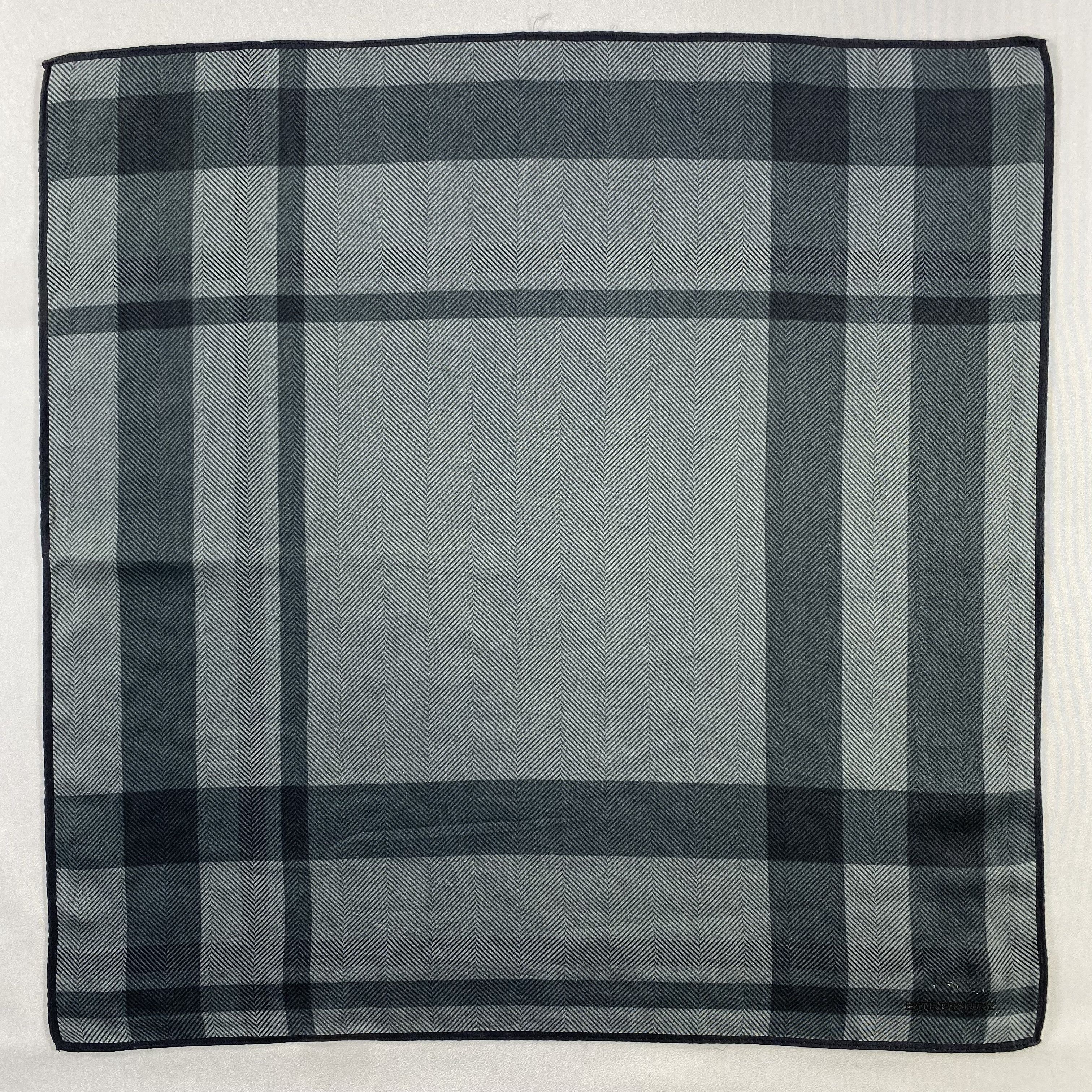 Burberry × Vintage Burberry Handkerchief / Neckerchief / Bandana-P1519 Size ONE SIZE - 1 Thumbnail