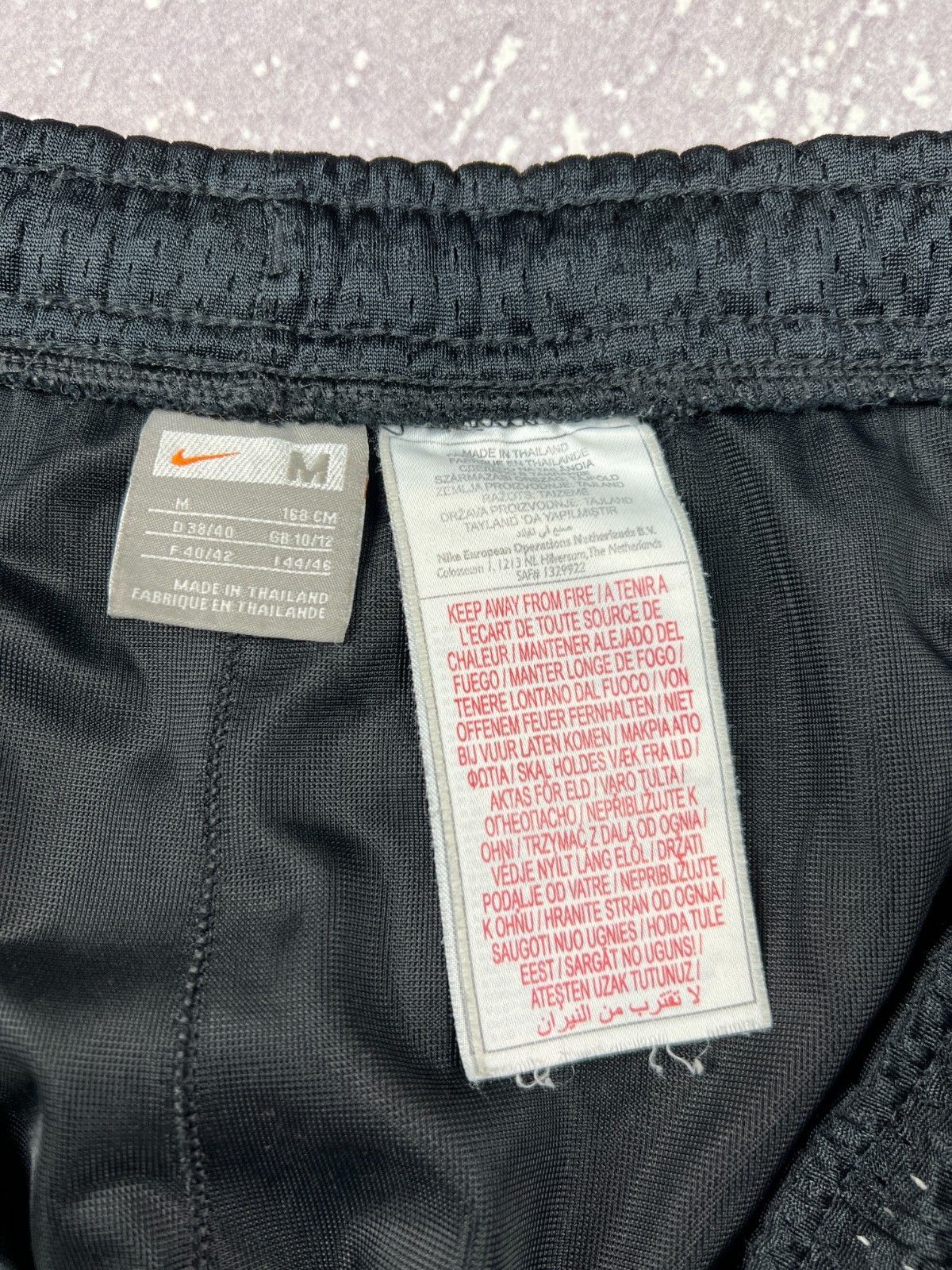 Nike Vintage Nike Basketball Shiny Shorts Mens M Black Size US 32 / EU 48 - 5 Thumbnail