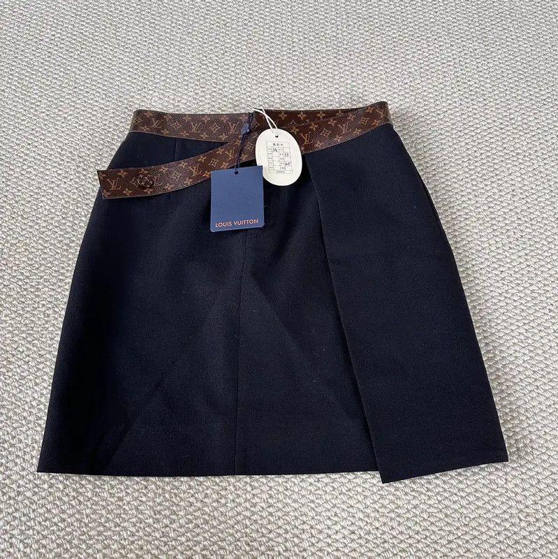 Louis Vuitton Louis Vuitton Black Polyester Women's Skirt 0089 Size 22" - 1 Thumbnail
