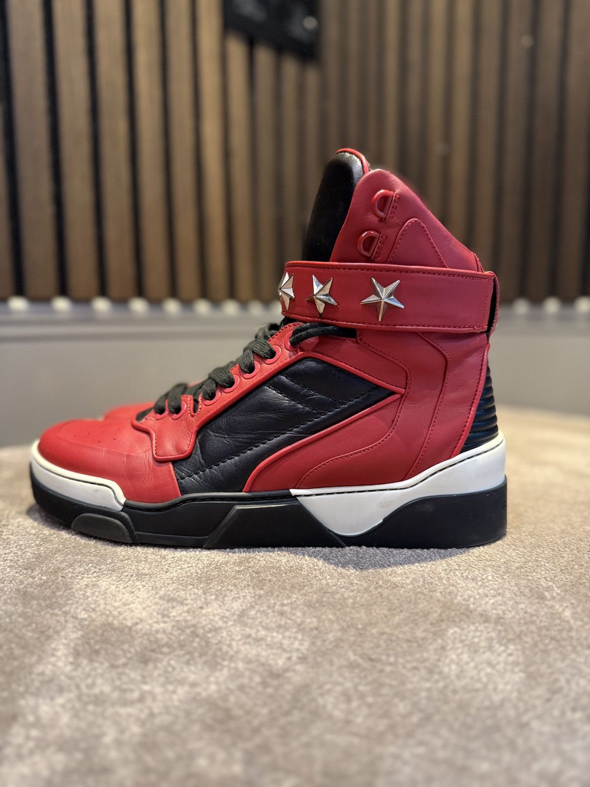 Givenchy GIVENCHY TYSON STAR RED HIGH TOP LEATHER SNEAKERS Size US 10 / EU 43 - 11 Thumbnail