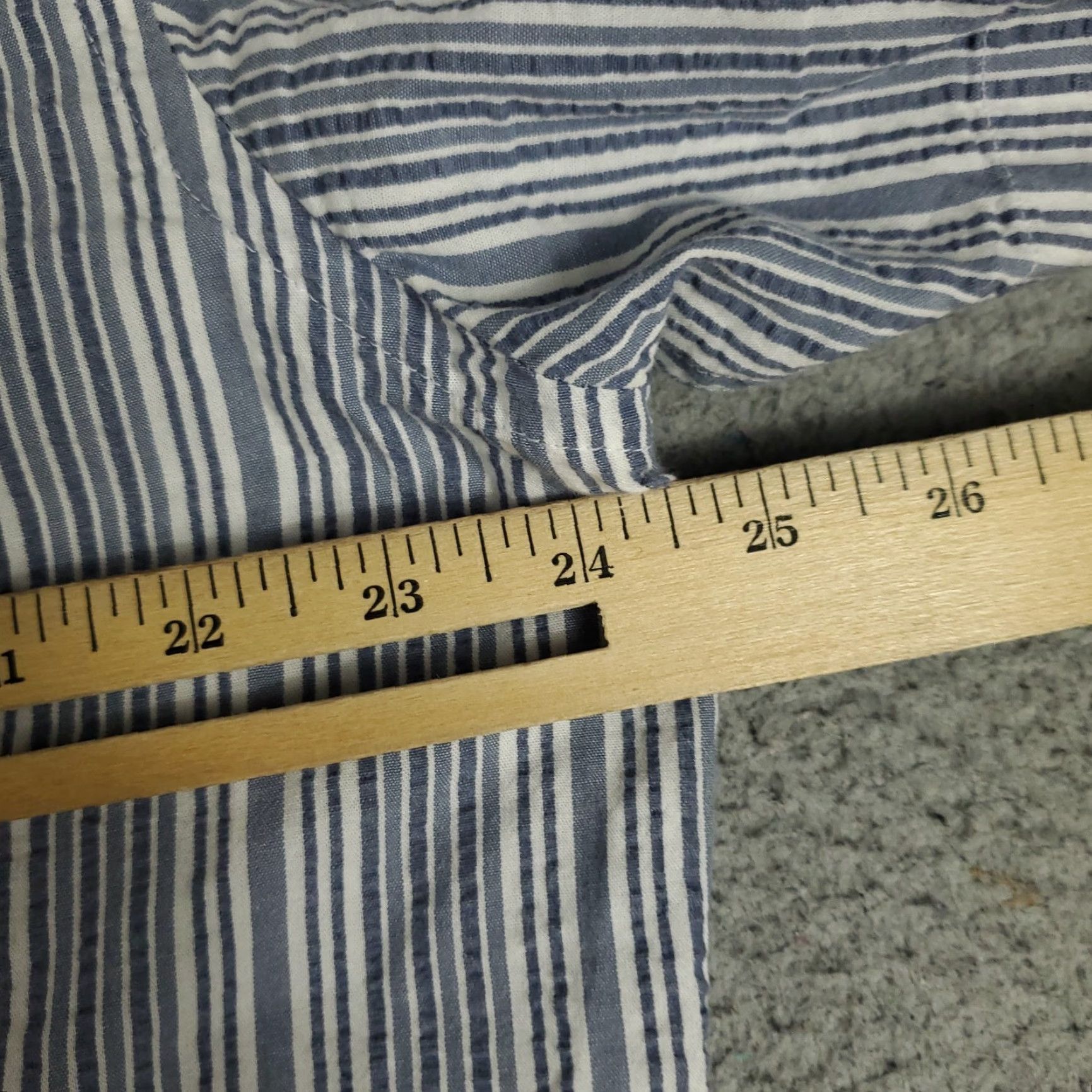 UNTUCKit UNTUCKit Blue Striped Button-Up Shirt Men's XL Short Sleeve Seersucker Size US XL / EU 56 / 4 - 5 Thumbnail