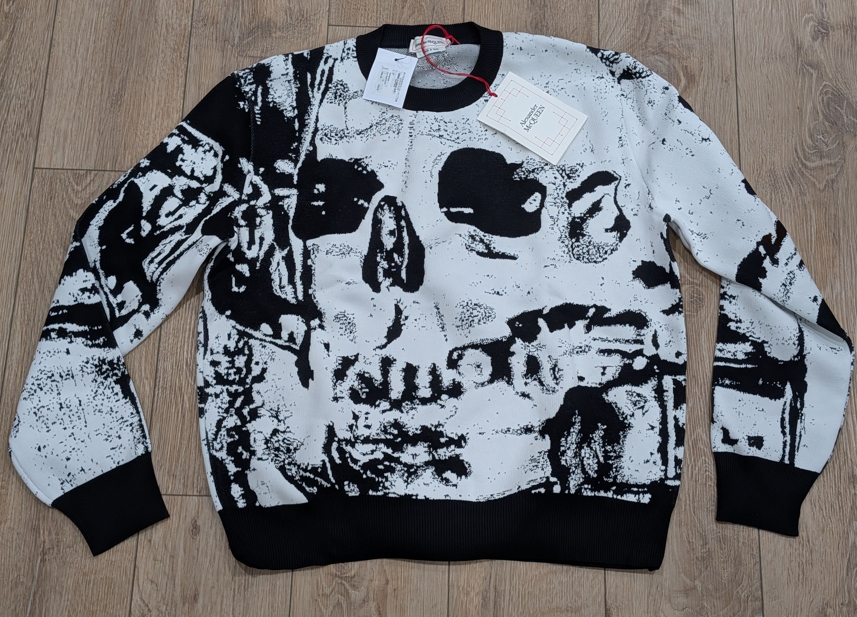 Alexander McQueen Alexander McQueen Skull Jacquard Sweater Black/White 2XL Size US XXL / EU 58 / 5 - 1 Thumbnail