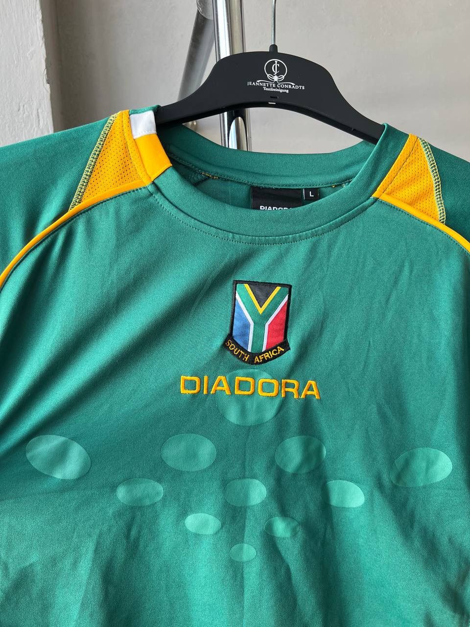 Diadora 2006 SOUTH AFRICA TEAM HOME SOCCER FOOTBALL DIADORA JERSEY L Size US L / EU 52-54 / 3 - 4 Thumbnail