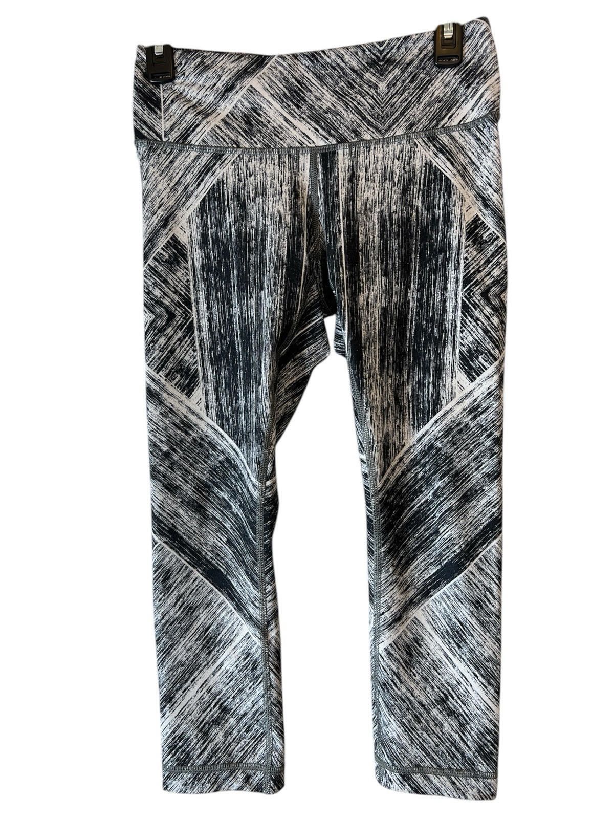 Designer Women’s Lululemon Wunder Under Crop II White Black Sz 6 Size 28" / US 6 / IT 42 - 3 Thumbnail