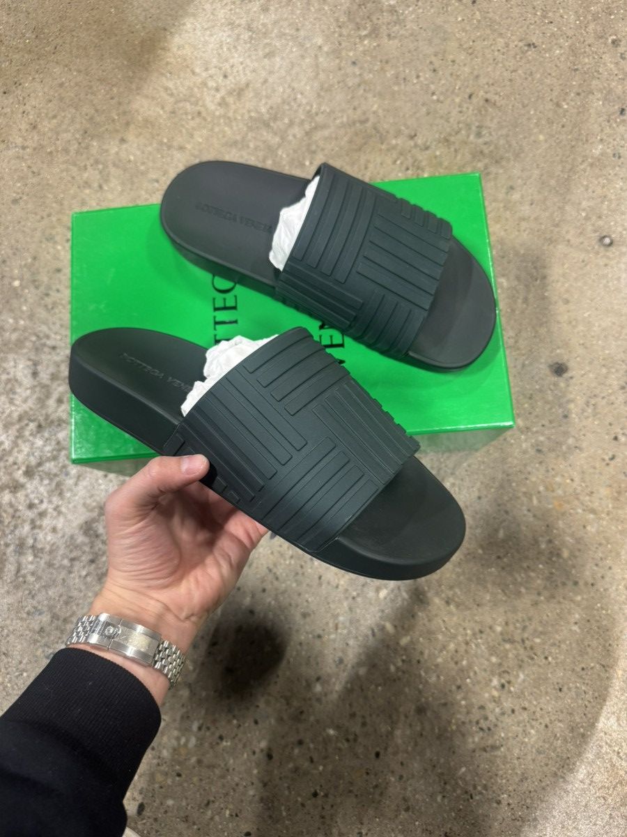 Bottega Veneta Bottega Veneta Embossed Rubber Slides NEW 550$ Size US 7 / EU 40 - 1 Thumbnail